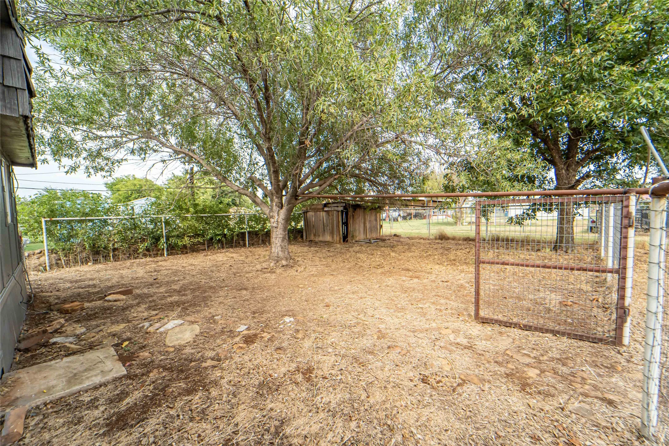 Mobile Home For Sale in Stephens County , 122 County Road 306, Breckenridge, Texas 76424, 4 Bedroom, 2 Bathroom, 1 Garage spaces, 1,696 Sqft, built in 1980, Price $80,000, mls#21309328, Real Estate Agent in Breckenridge, Homes For Sale in Stephens county, Homes For Sale in Breckenridge, Realtor in Breckenridge Texas, Real Estate Brokerage Independent Realty Texas, Luminita Cordes Realtor