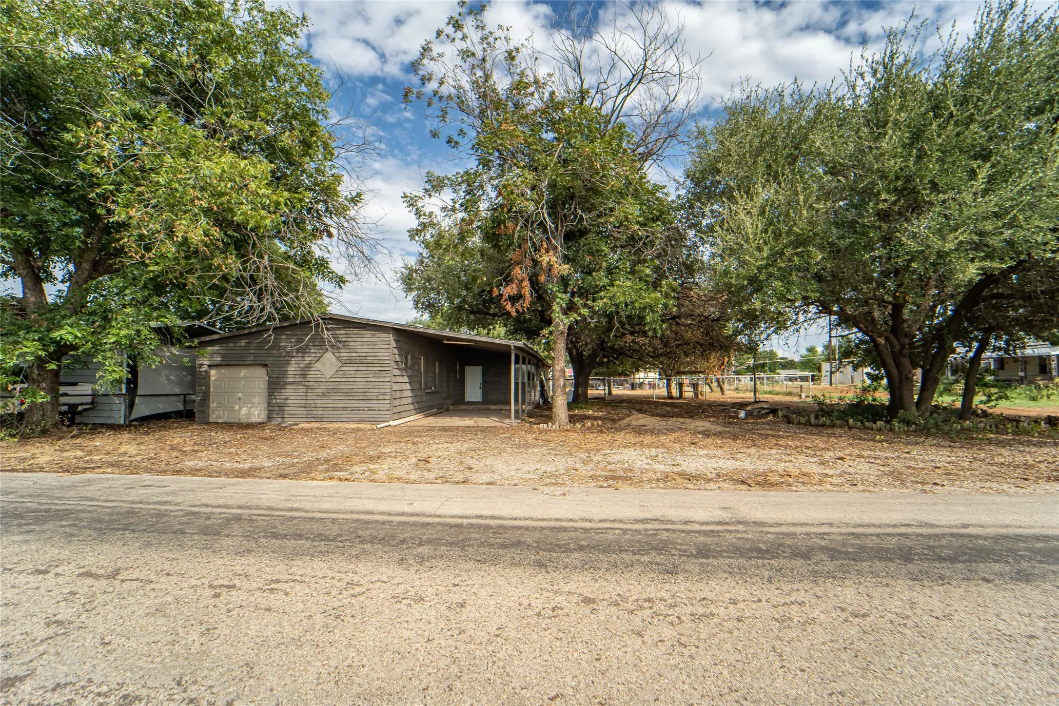 Mobile Home For Sale in Stephens County , 122 County Road 306, Breckenridge, Texas 76424, 4 Bedroom, 2 Bathroom, 1 Garage spaces, 1,696 Sqft, built in 1980, Price $80,000, mls#21309328, Real Estate Agent in Breckenridge, Homes For Sale in Stephens county, Homes For Sale in Breckenridge, Realtor in Breckenridge Texas, Real Estate Brokerage Independent Realty Texas, Luminita Cordes Realtor