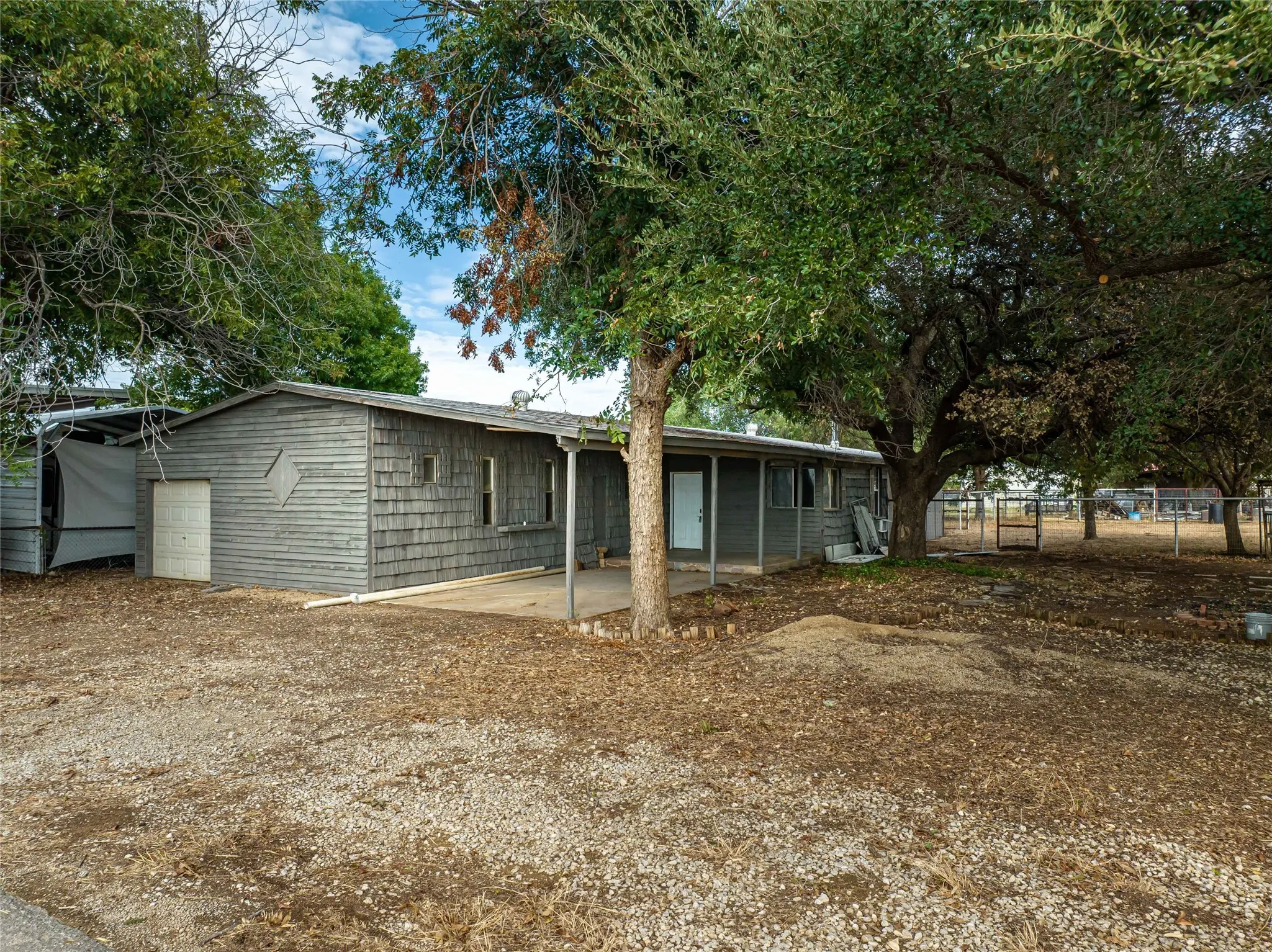 Mobile Home For Sale in Stephens County , 122 County Road 306, Breckenridge, Texas 76424, 4 Bedroom, 2 Bathroom, 1 Garage spaces, 1,696 Sqft, built in 1980, Price $80,000, mls#21309328, Real Estate Agent in Breckenridge, Homes For Sale in Stephens county, Homes For Sale in Breckenridge, Realtor in Breckenridge Texas, Real Estate Brokerage Independent Realty Texas, Luminita Cordes Realtor