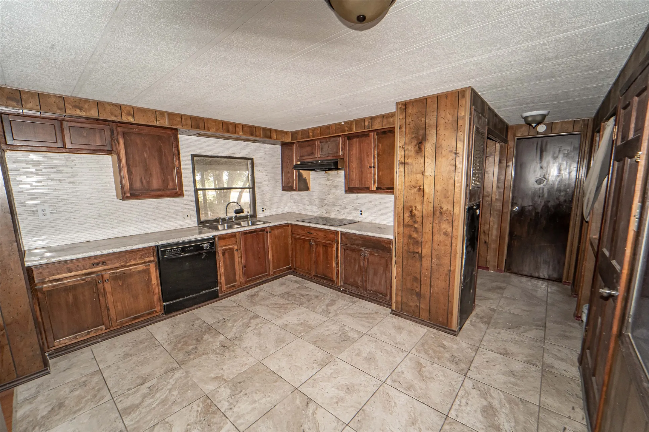 Mobile Home For Sale in Stephens County , 122 County Road 306, Breckenridge, Texas 76424, 4 Bedroom, 2 Bathroom, 1 Garage spaces, 1,696 Sqft, built in 1980, Price $80,000, mls#21309328, Real Estate Agent in Breckenridge, Homes For Sale in Stephens county, Homes For Sale in Breckenridge, Realtor in Breckenridge Texas, Real Estate Brokerage Independent Realty Texas, Luminita Cordes Realtor