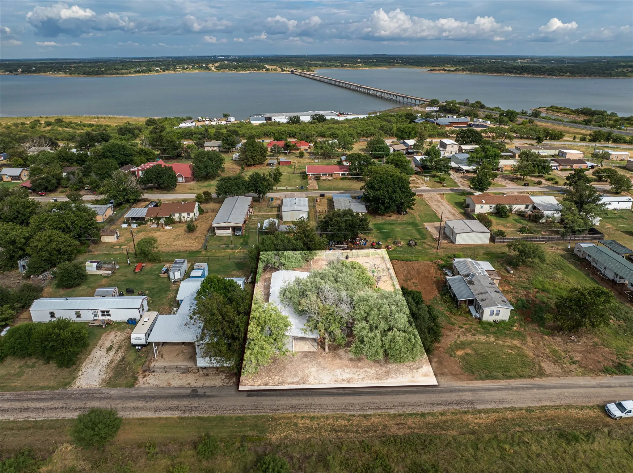 Mobile Home For Sale in Stephens County , 122 County Road 306, Breckenridge, Texas 76424, 4 Bedroom, 2 Bathroom, 1 Garage spaces, 1,696 Sqft, built in 1980, Price $80,000, mls#21309328, Real Estate Agent in Breckenridge, Homes For Sale in Stephens county, Homes For Sale in Breckenridge, Realtor in Breckenridge Texas, Real Estate Brokerage Independent Realty Texas, Luminita Cordes Realtor