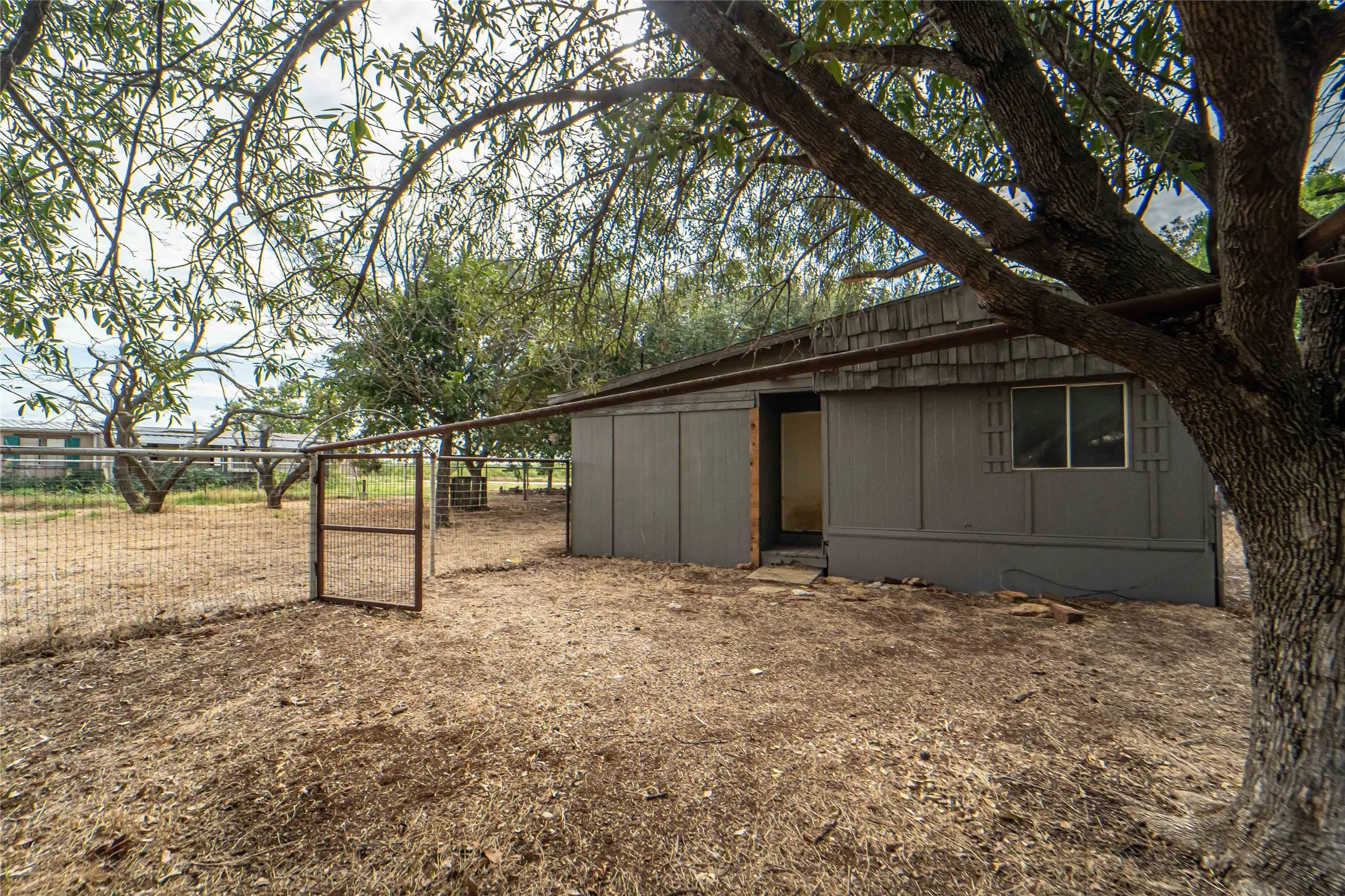 Mobile Home For Sale in Stephens County , 122 County Road 306, Breckenridge, Texas 76424, 4 Bedroom, 2 Bathroom, 1 Garage spaces, 1,696 Sqft, built in 1980, Price $80,000, mls#21309328, Real Estate Agent in Breckenridge, Homes For Sale in Stephens county, Homes For Sale in Breckenridge, Realtor in Breckenridge Texas, Real Estate Brokerage Independent Realty Texas, Luminita Cordes Realtor