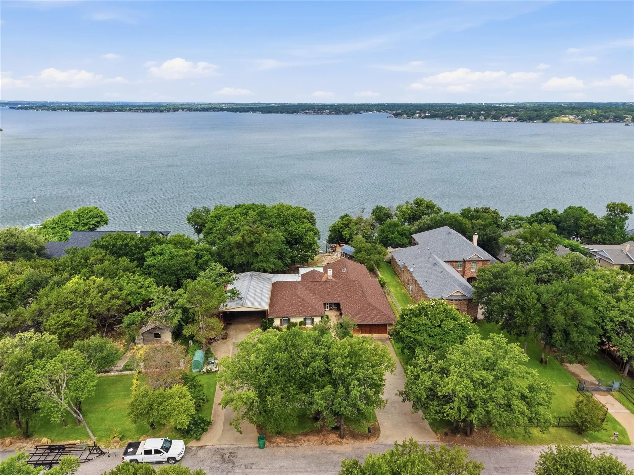 Single Family Residence For Sale in Hood County , 6426 Walters Bend Court, Granbury, Texas 76049, 4 Bedrooms, 3 Bathrooms, 2 Garage spaces, 3,151 Sqft, built in 1975, Price $1,395,000, mls#21305738, Real Estate Agent in Granbury, Homes For Sale in Hood county, Homes For Sale in Granbury, Realtor in Granbury Texas, Real Estate Brokerage Independent Realty Texas, Luminita Cordes Realtor