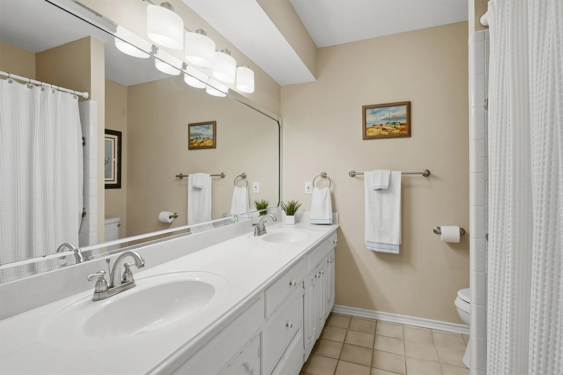 Single Family Residence For Sale in Hood County , 6426 Walters Bend Court, Granbury, Texas 76049, 4 Bedrooms, 3 Bathrooms, 2 Garage spaces, 3,151 Sqft, built in 1975, Price $1,395,000, mls#21305738, Real Estate Agent in Granbury, Homes For Sale in Hood county, Homes For Sale in Granbury, Realtor in Granbury Texas, Real Estate Brokerage Independent Realty Texas, Luminita Cordes Realtor