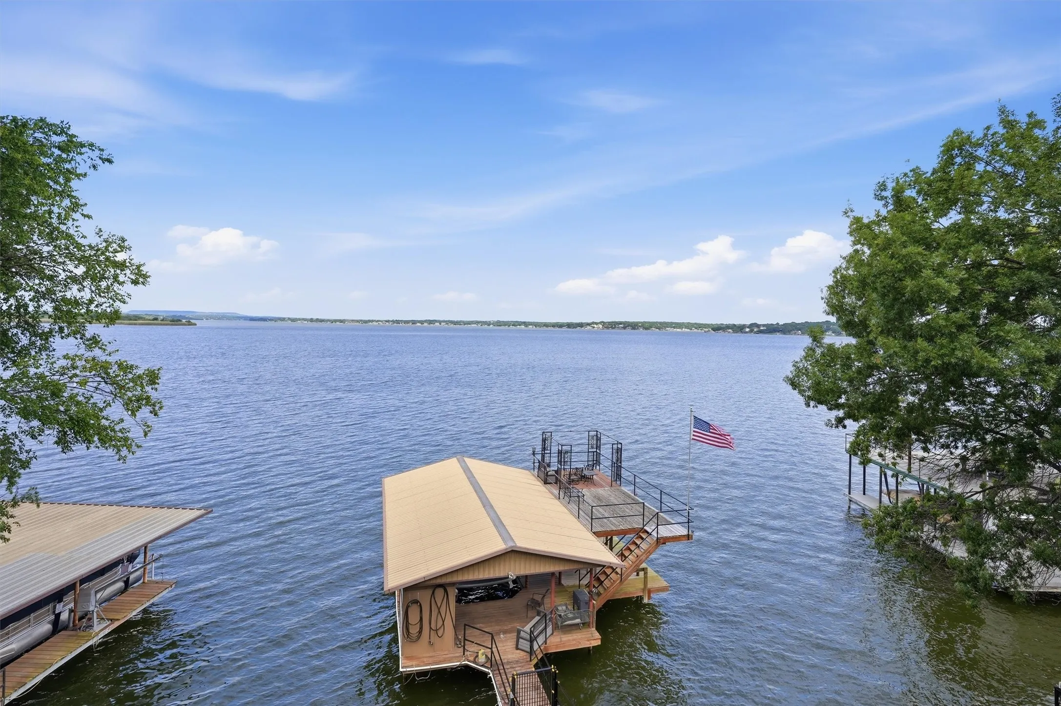 Single Family Residence For Sale in Hood County , 6426 Walters Bend Court, Granbury, Texas 76049, 4 Bedrooms, 3 Bathrooms, 2 Garage spaces, 3,151 Sqft, built in 1975, Price $1,395,000, mls#21305738, Real Estate Agent in Granbury, Homes For Sale in Hood county, Homes For Sale in Granbury, Realtor in Granbury Texas, Real Estate Brokerage Independent Realty Texas, Luminita Cordes Realtor