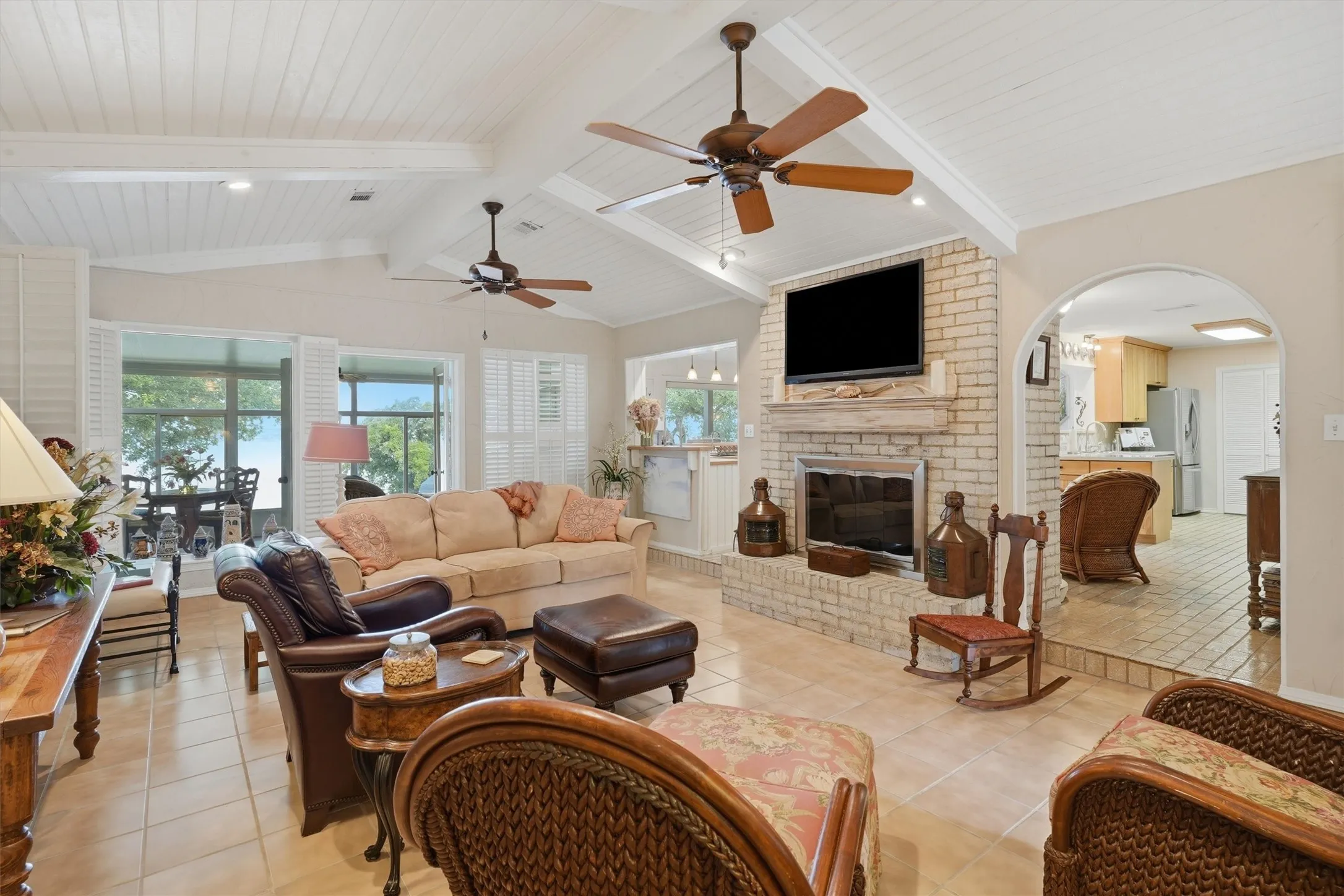 Single Family Residence For Sale in Hood County , 6426 Walters Bend Court, Granbury, Texas 76049, 4 Bedrooms, 3 Bathrooms, 2 Garage spaces, 3,151 Sqft, built in 1975, Price $1,395,000, mls#21305738, Real Estate Agent in Granbury, Homes For Sale in Hood county, Homes For Sale in Granbury, Realtor in Granbury Texas, Real Estate Brokerage Independent Realty Texas, Luminita Cordes Realtor