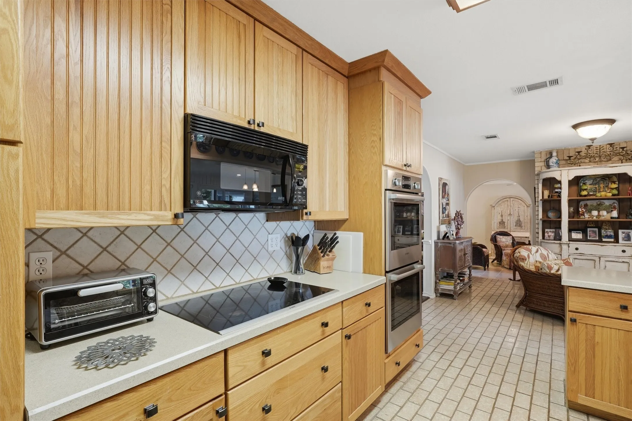 Single Family Residence For Sale in Hood County , 6426 Walters Bend Court, Granbury, Texas 76049, 4 Bedrooms, 3 Bathrooms, 2 Garage spaces, 3,151 Sqft, built in 1975, Price $1,395,000, mls#21305738, Real Estate Agent in Granbury, Homes For Sale in Hood county, Homes For Sale in Granbury, Realtor in Granbury Texas, Real Estate Brokerage Independent Realty Texas, Luminita Cordes Realtor