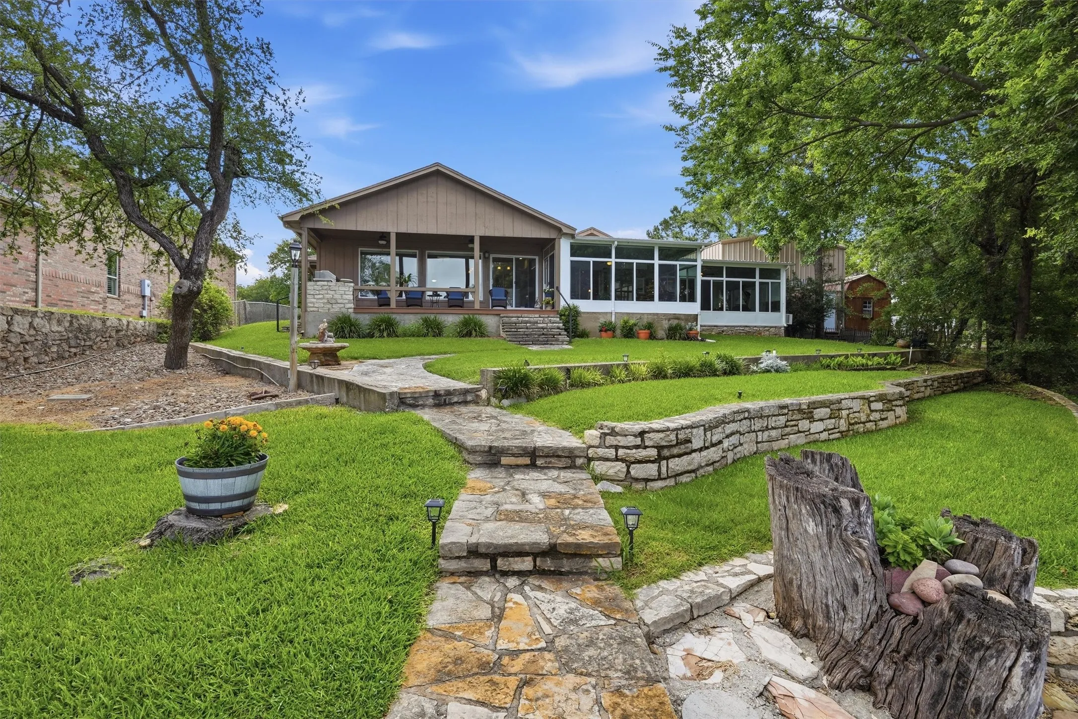 Single Family Residence For Sale in Hood County , 6426 Walters Bend Court, Granbury, Texas 76049, 4 Bedrooms, 3 Bathrooms, 2 Garage spaces, 3,151 Sqft, built in 1975, Price $1,395,000, mls#21305738, Real Estate Agent in Granbury, Homes For Sale in Hood county, Homes For Sale in Granbury, Realtor in Granbury Texas, Real Estate Brokerage Independent Realty Texas, Luminita Cordes Realtor
