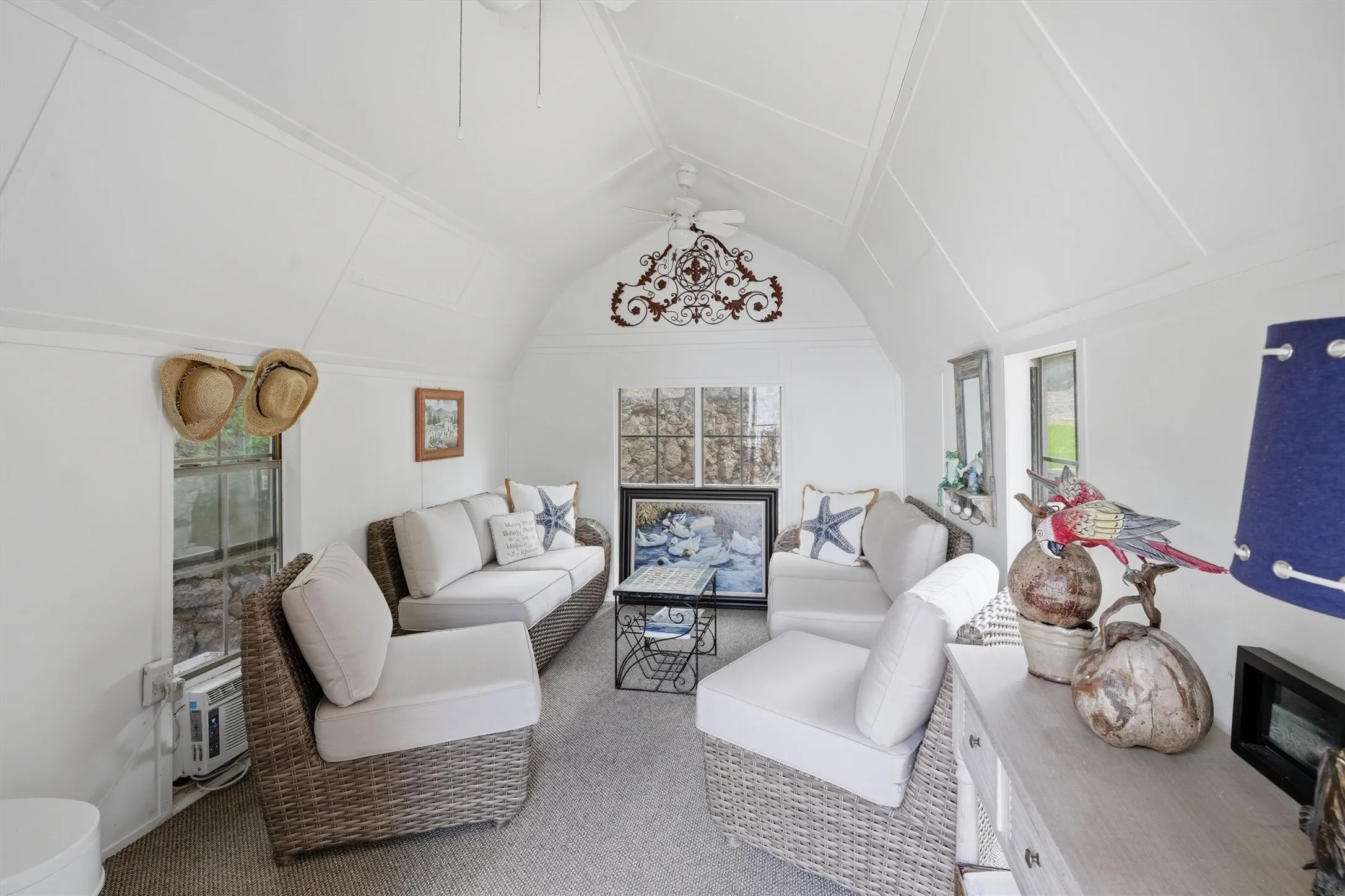 Single Family Residence For Sale in Hood County , 6426 Walters Bend Court, Granbury, Texas 76049, 4 Bedrooms, 3 Bathrooms, 2 Garage spaces, 3,151 Sqft, built in 1975, Price $1,395,000, mls#21305738, Real Estate Agent in Granbury, Homes For Sale in Hood county, Homes For Sale in Granbury, Realtor in Granbury Texas, Real Estate Brokerage Independent Realty Texas, Luminita Cordes Realtor