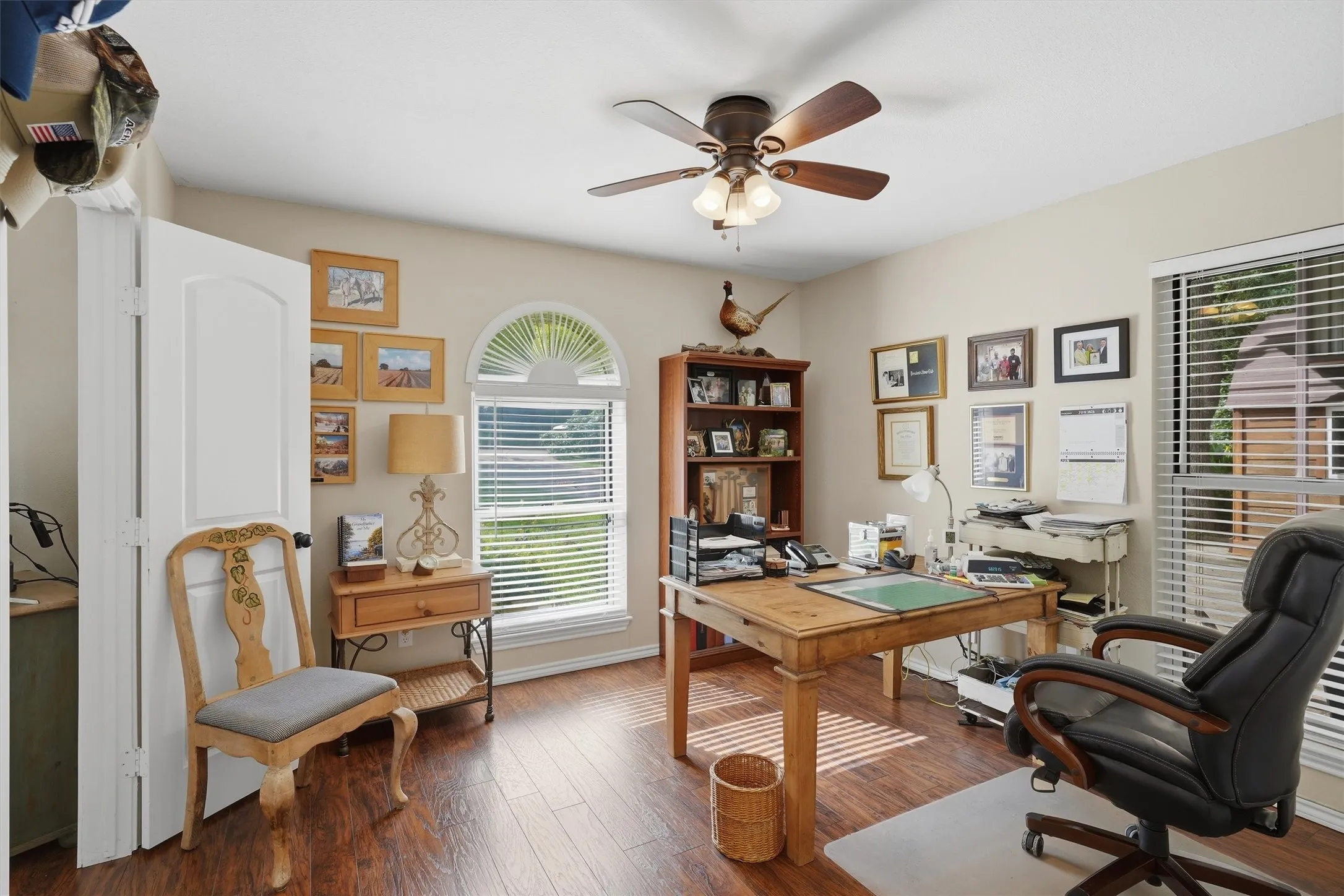Single Family Residence For Sale in Hood County , 6426 Walters Bend Court, Granbury, Texas 76049, 4 Bedrooms, 3 Bathrooms, 2 Garage spaces, 3,151 Sqft, built in 1975, Price $1,395,000, mls#21305738, Real Estate Agent in Granbury, Homes For Sale in Hood county, Homes For Sale in Granbury, Realtor in Granbury Texas, Real Estate Brokerage Independent Realty Texas, Luminita Cordes Realtor