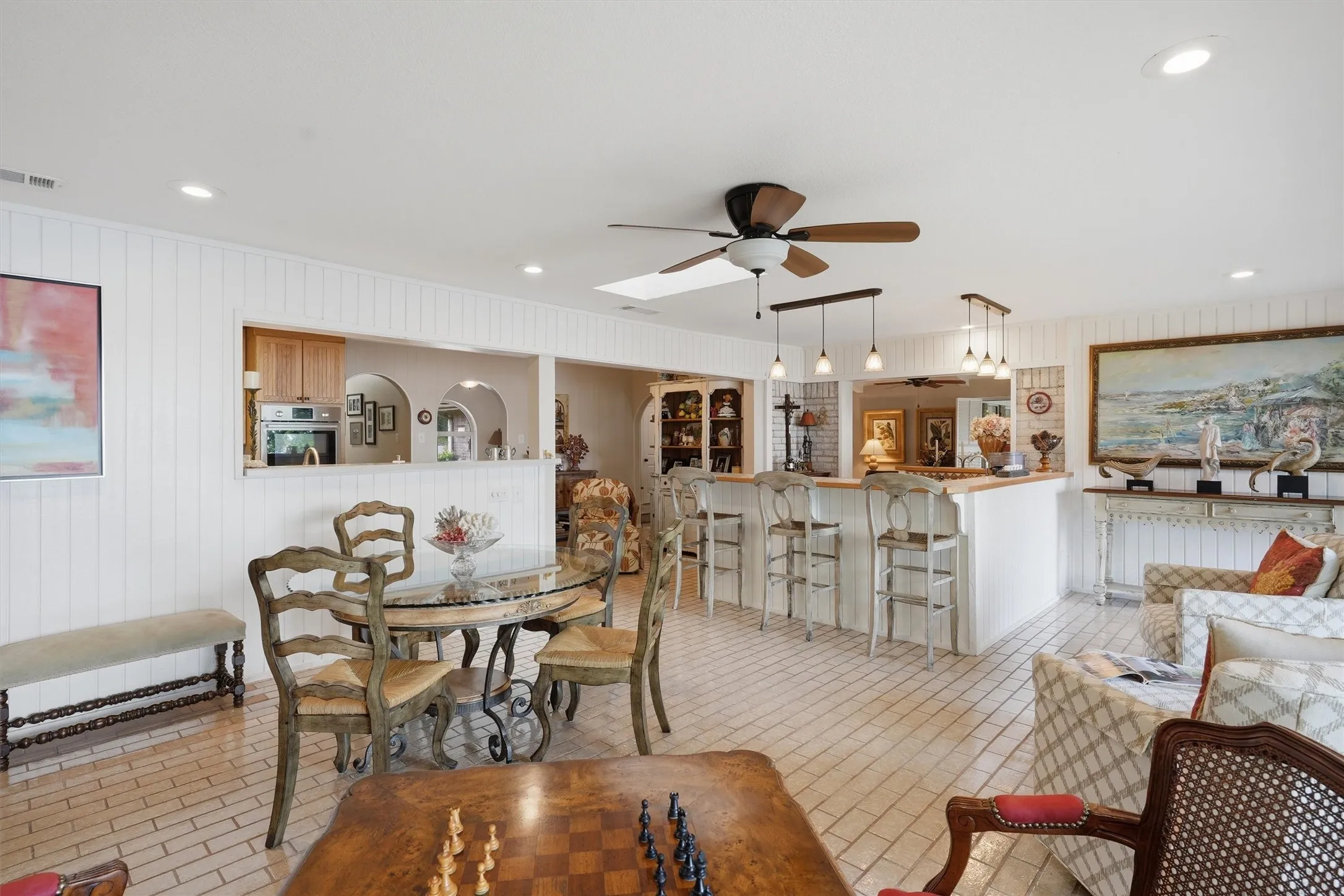 Single Family Residence For Sale in Hood County , 6426 Walters Bend Court, Granbury, Texas 76049, 4 Bedrooms, 3 Bathrooms, 2 Garage spaces, 3,151 Sqft, built in 1975, Price $1,395,000, mls#21305738, Real Estate Agent in Granbury, Homes For Sale in Hood county, Homes For Sale in Granbury, Realtor in Granbury Texas, Real Estate Brokerage Independent Realty Texas, Luminita Cordes Realtor