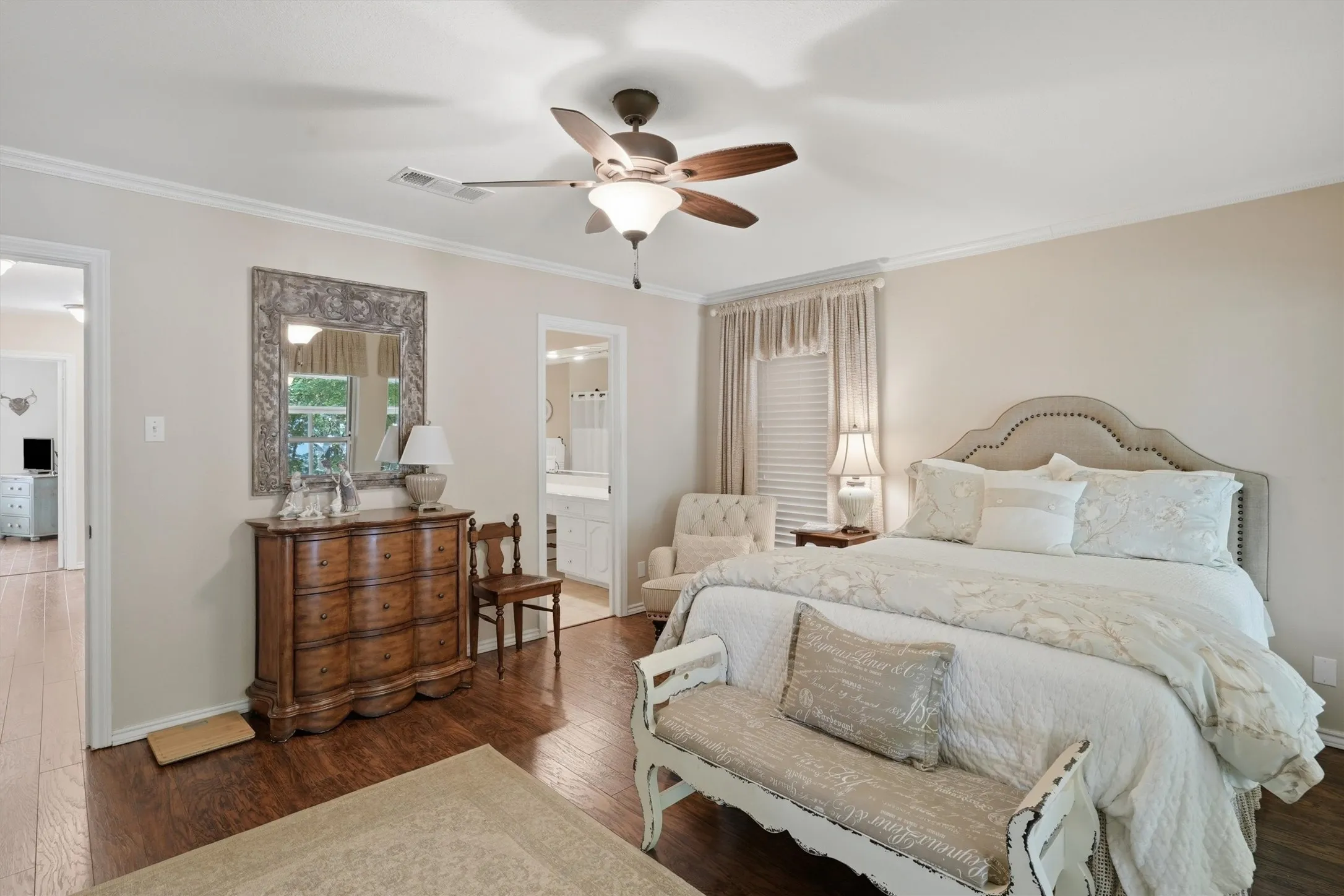 Single Family Residence For Sale in Hood County , 6426 Walters Bend Court, Granbury, Texas 76049, 4 Bedrooms, 3 Bathrooms, 2 Garage spaces, 3,151 Sqft, built in 1975, Price $1,395,000, mls#21305738, Real Estate Agent in Granbury, Homes For Sale in Hood county, Homes For Sale in Granbury, Realtor in Granbury Texas, Real Estate Brokerage Independent Realty Texas, Luminita Cordes Realtor