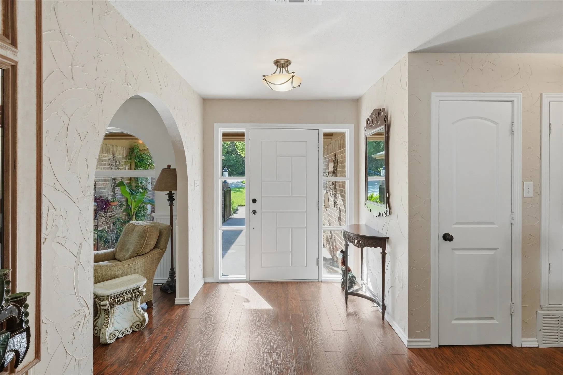 Single Family Residence For Sale in Hood County , 6426 Walters Bend Court, Granbury, Texas 76049, 4 Bedrooms, 3 Bathrooms, 2 Garage spaces, 3,151 Sqft, built in 1975, Price $1,395,000, mls#21305738, Real Estate Agent in Granbury, Homes For Sale in Hood county, Homes For Sale in Granbury, Realtor in Granbury Texas, Real Estate Brokerage Independent Realty Texas, Luminita Cordes Realtor