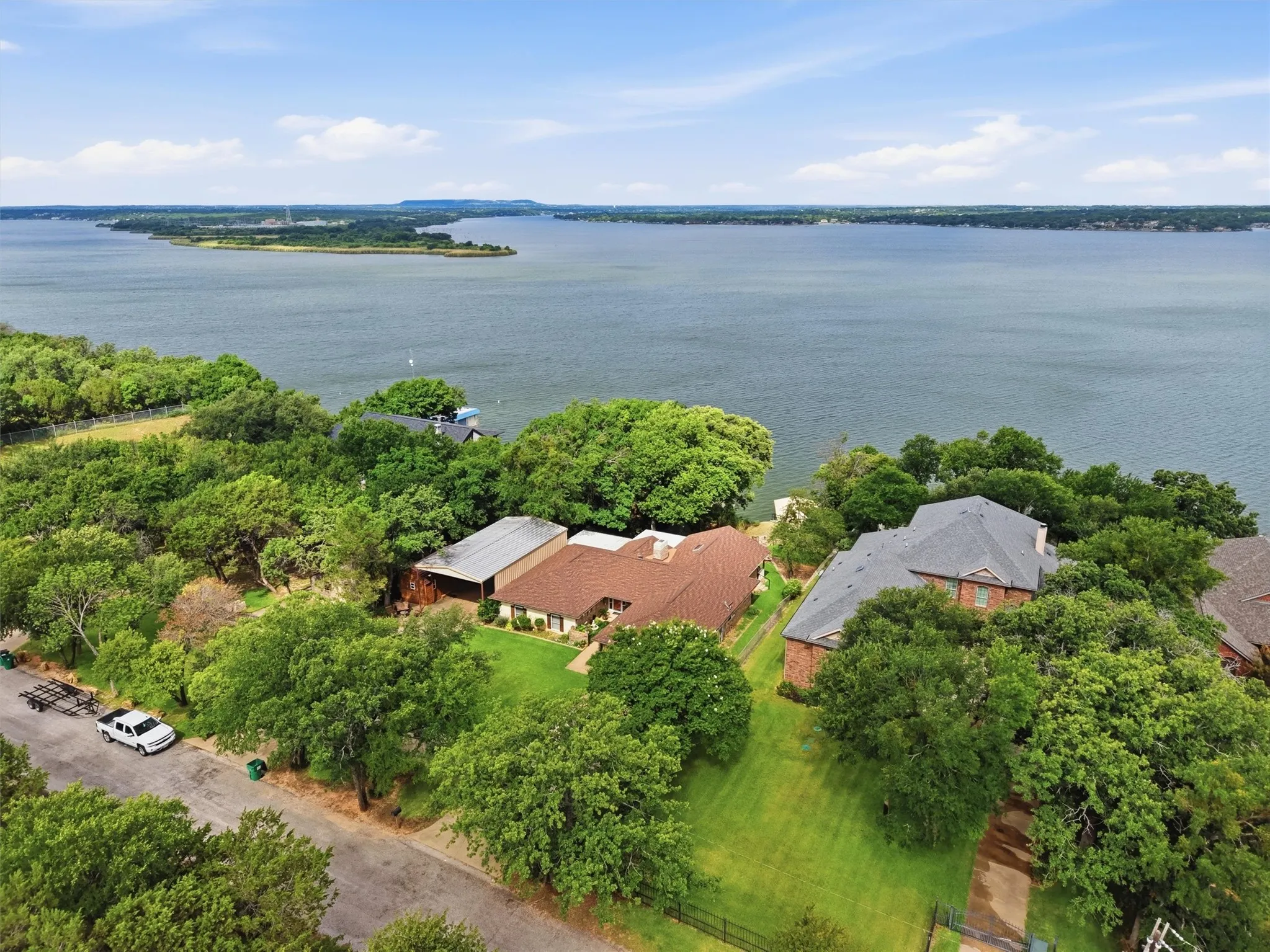 Single Family Residence For Sale in Hood County , 6426 Walters Bend Court, Granbury, Texas 76049, 4 Bedrooms, 3 Bathrooms, 2 Garage spaces, 3,151 Sqft, built in 1975, Price $1,395,000, mls#21305738, Real Estate Agent in Granbury, Homes For Sale in Hood county, Homes For Sale in Granbury, Realtor in Granbury Texas, Real Estate Brokerage Independent Realty Texas, Luminita Cordes Realtor