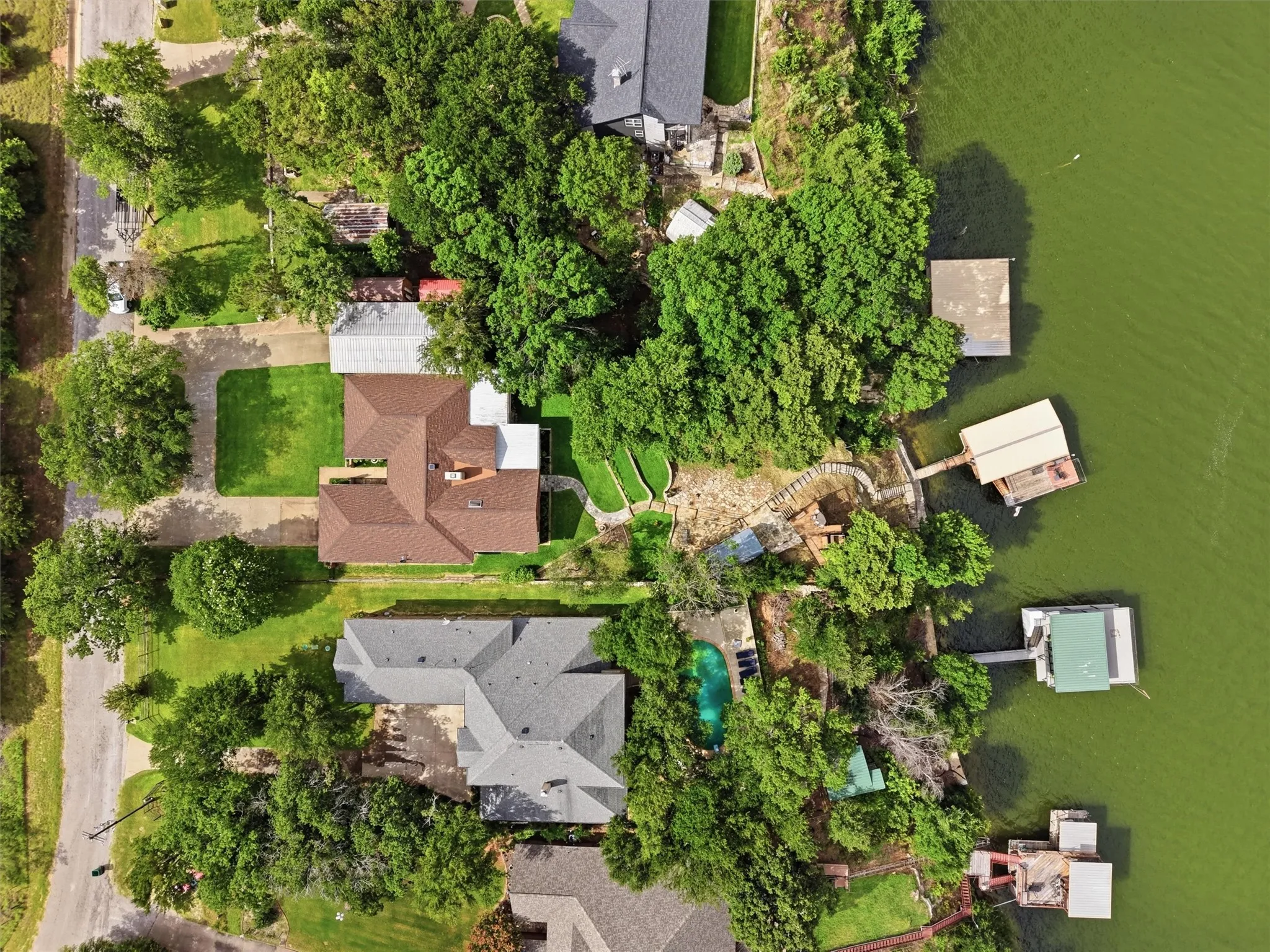 Single Family Residence For Sale in Hood County , 6426 Walters Bend Court, Granbury, Texas 76049, 4 Bedrooms, 3 Bathrooms, 2 Garage spaces, 3,151 Sqft, built in 1975, Price $1,395,000, mls#21305738, Real Estate Agent in Granbury, Homes For Sale in Hood county, Homes For Sale in Granbury, Realtor in Granbury Texas, Real Estate Brokerage Independent Realty Texas, Luminita Cordes Realtor