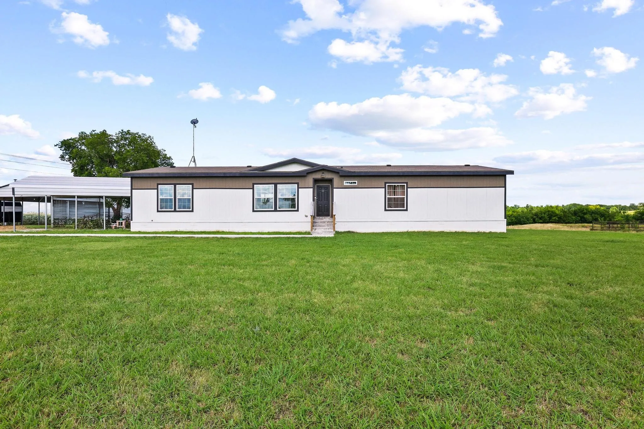 Mobile Home For Sale in Collin County , 10950 County Road 632, Blue Ridge, Texas 75424, 5 Bedroom, 3 Bathroom, Garage spaces, 2,220 Sqft, built in 2022, mls#21257461, Real Estate Agent in Blue Ridge, Homes For Sale in Collin county, Homes For Sale in Blue Ridge, Realtor in Blue Ridge Texas, Real Estate Brokerage Independent Realty Texas, Luminita Cordes Realtor