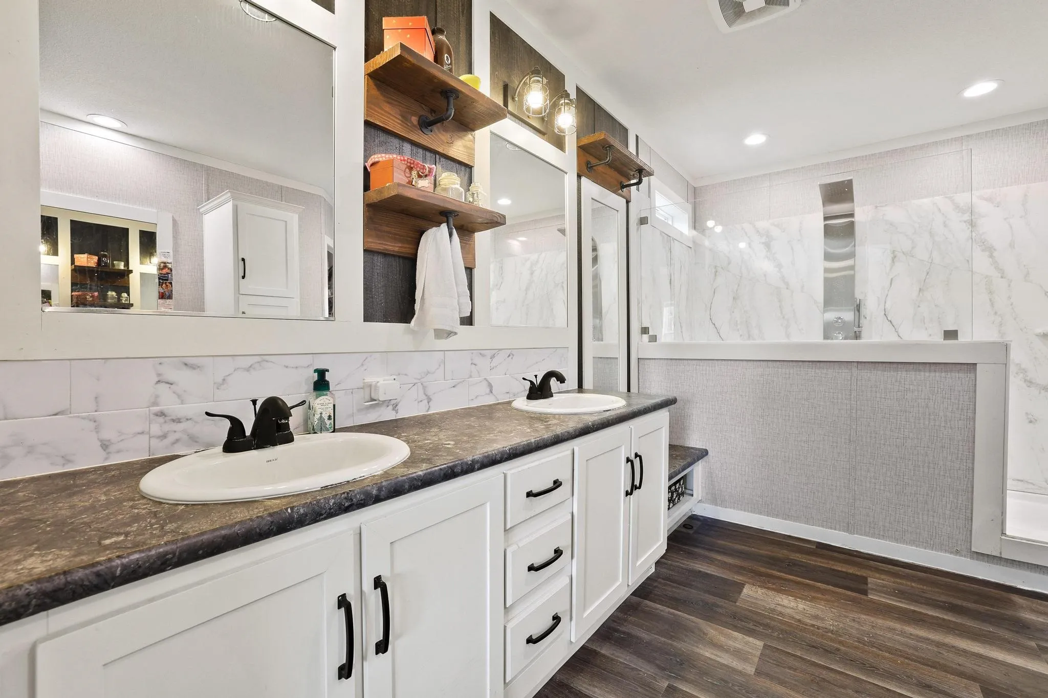 Mobile Home For Sale in Collin County , 10950 County Road 632, Blue Ridge, Texas 75424, 5 Bedroom, 3 Bathroom, Garage spaces, 2,220 Sqft, built in 2022, mls#21257461, Real Estate Agent in Blue Ridge, Homes For Sale in Collin county, Homes For Sale in Blue Ridge, Realtor in Blue Ridge Texas, Real Estate Brokerage Independent Realty Texas, Luminita Cordes Realtor