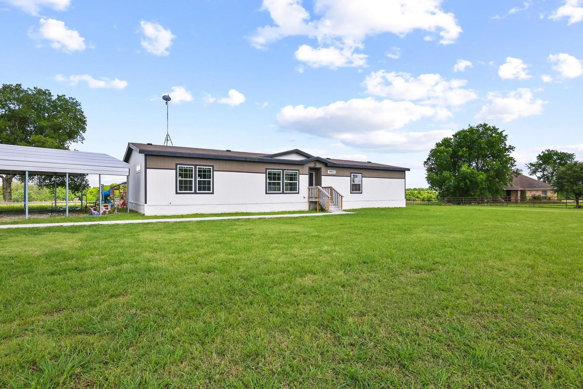 Mobile Home For Sale in Collin County , 10950 County Road 632, Blue Ridge, Texas 75424, 5 Bedroom, 3 Bathroom, Garage spaces, 2,220 Sqft, built in 2022, mls#21257461, Real Estate Agent in Blue Ridge, Homes For Sale in Collin county, Homes For Sale in Blue Ridge, Realtor in Blue Ridge Texas, Real Estate Brokerage Independent Realty Texas, Luminita Cordes Realtor