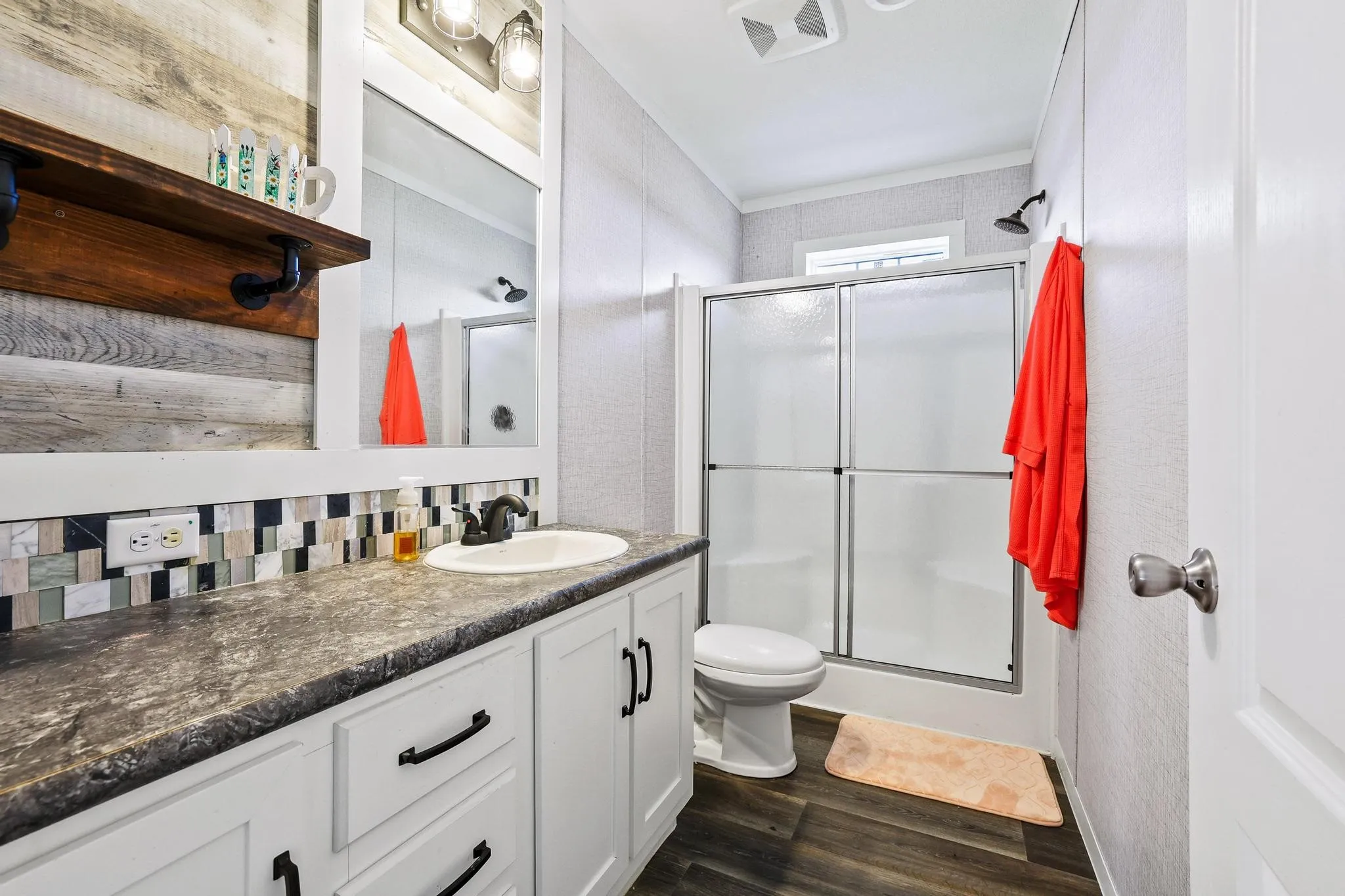 Mobile Home For Sale in Collin County , 10950 County Road 632, Blue Ridge, Texas 75424, 5 Bedroom, 3 Bathroom, Garage spaces, 2,220 Sqft, built in 2022, mls#21257461, Real Estate Agent in Blue Ridge, Homes For Sale in Collin county, Homes For Sale in Blue Ridge, Realtor in Blue Ridge Texas, Real Estate Brokerage Independent Realty Texas, Luminita Cordes Realtor