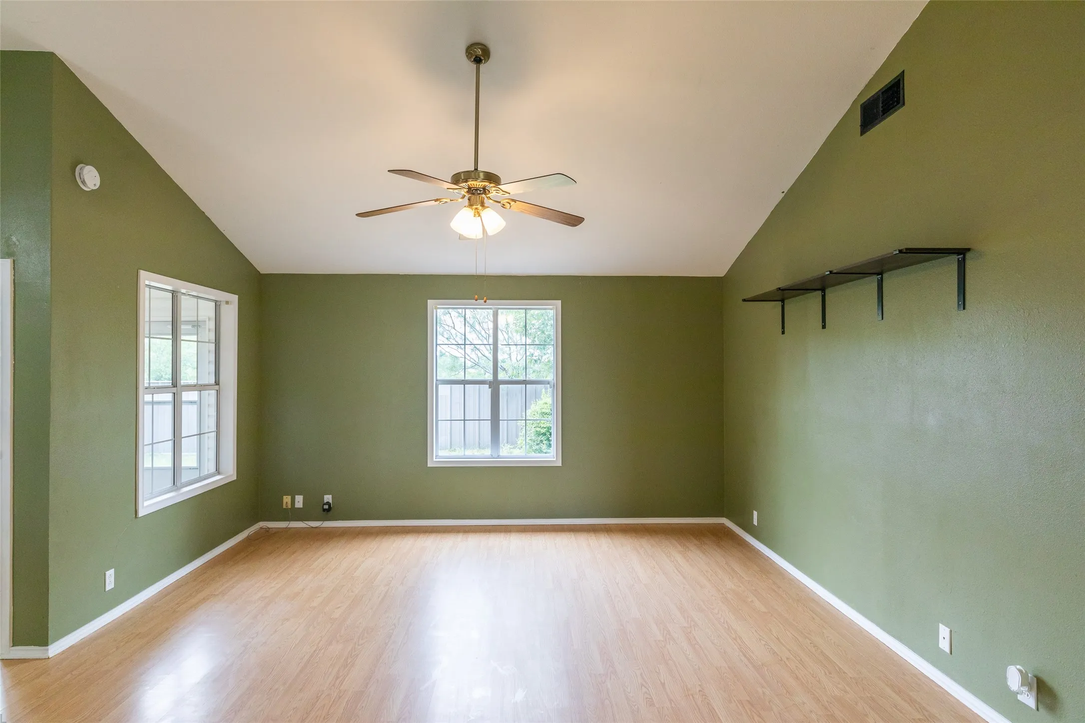 Single Family Residence For Sale in Taylor County , 1844 Fm 1750, Abilene, Texas 79602, 3 Bedroom, 2 Bathroom, 6 Garage spaces, 1,454 Sqft, built in 1999, mls#21308814, Real Estate Agent in Abilene, Homes For Sale in Taylor county, Homes For Sale in Abilene, Realtor in Abilene Texas, Real Estate Brokerage Independent Realty Texas, Luminita Cordes Realtor