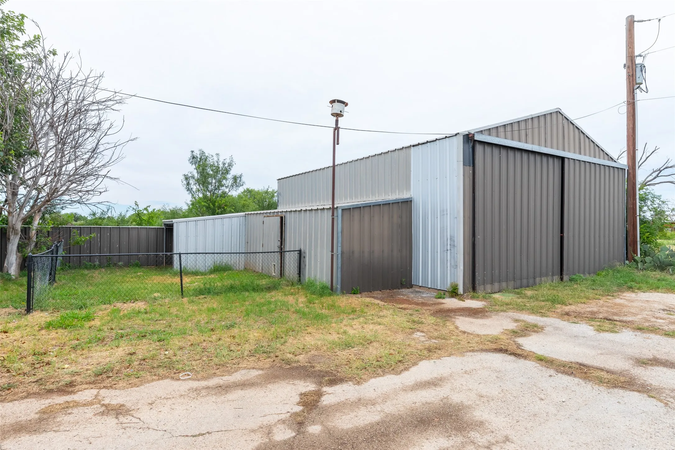 Single Family Residence For Sale in Taylor County , 1844 Fm 1750, Abilene, Texas 79602, 3 Bedroom, 2 Bathroom, 6 Garage spaces, 1,454 Sqft, built in 1999, mls#21308814, Real Estate Agent in Abilene, Homes For Sale in Taylor county, Homes For Sale in Abilene, Realtor in Abilene Texas, Real Estate Brokerage Independent Realty Texas, Luminita Cordes Realtor
