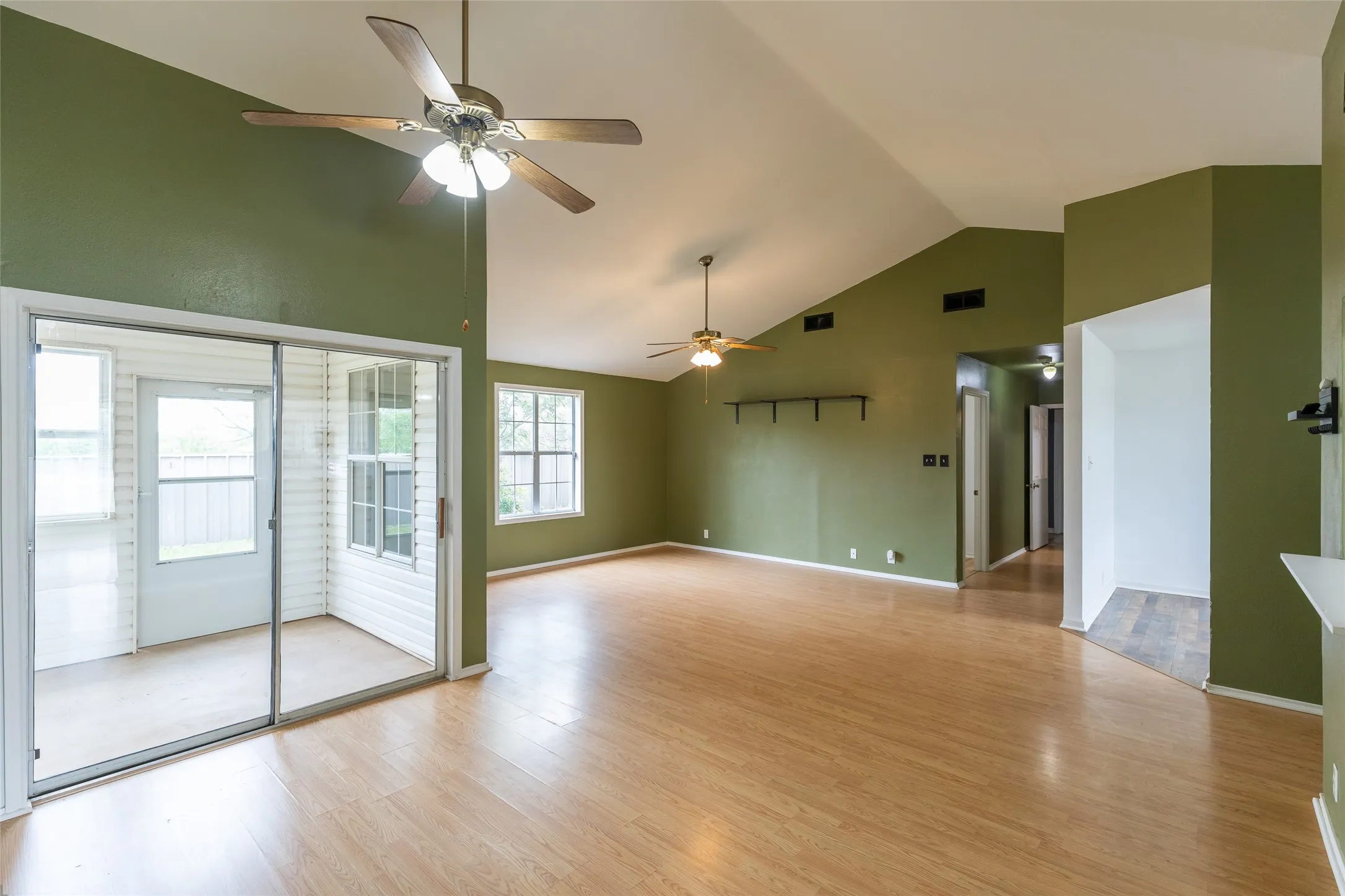 Single Family Residence For Sale in Taylor County , 1844 Fm 1750, Abilene, Texas 79602, 3 Bedroom, 2 Bathroom, 6 Garage spaces, 1,454 Sqft, built in 1999, mls#21308814, Real Estate Agent in Abilene, Homes For Sale in Taylor county, Homes For Sale in Abilene, Realtor in Abilene Texas, Real Estate Brokerage Independent Realty Texas, Luminita Cordes Realtor