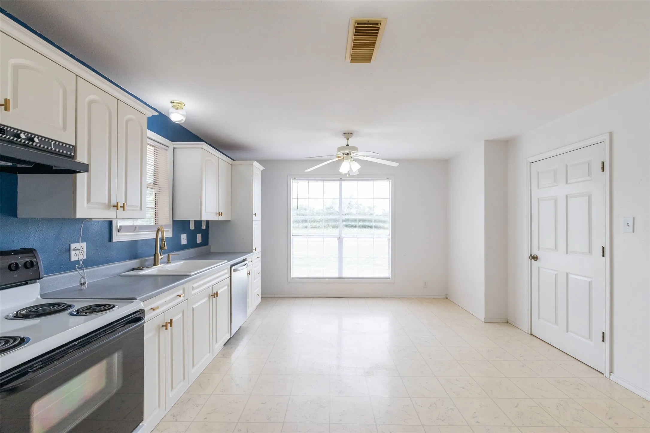 Single Family Residence For Sale in Taylor County , 1844 Fm 1750, Abilene, Texas 79602, 3 Bedroom, 2 Bathroom, 6 Garage spaces, 1,454 Sqft, built in 1999, mls#21308814, Real Estate Agent in Abilene, Homes For Sale in Taylor county, Homes For Sale in Abilene, Realtor in Abilene Texas, Real Estate Brokerage Independent Realty Texas, Luminita Cordes Realtor