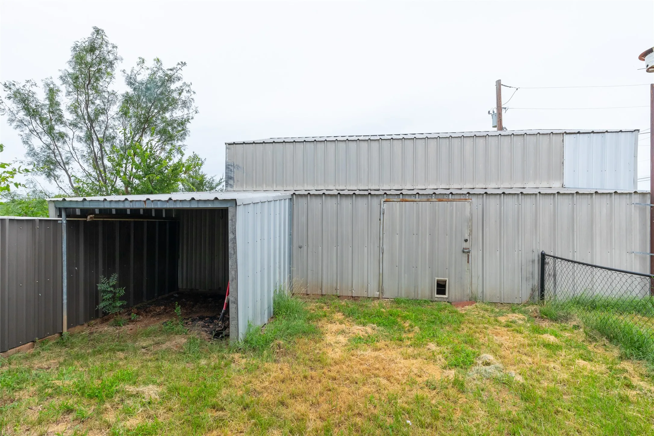 Single Family Residence For Sale in Taylor County , 1844 Fm 1750, Abilene, Texas 79602, 3 Bedroom, 2 Bathroom, 6 Garage spaces, 1,454 Sqft, built in 1999, mls#21308814, Real Estate Agent in Abilene, Homes For Sale in Taylor county, Homes For Sale in Abilene, Realtor in Abilene Texas, Real Estate Brokerage Independent Realty Texas, Luminita Cordes Realtor