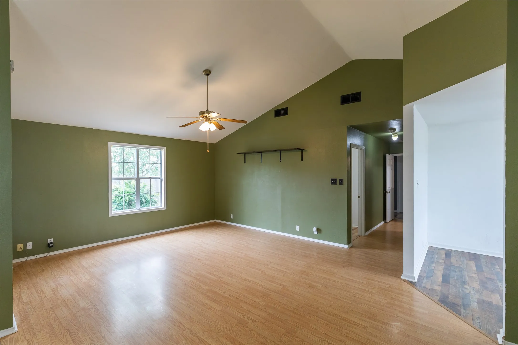 Single Family Residence For Sale in Taylor County , 1844 Fm 1750, Abilene, Texas 79602, 3 Bedroom, 2 Bathroom, 6 Garage spaces, 1,454 Sqft, built in 1999, mls#21308814, Real Estate Agent in Abilene, Homes For Sale in Taylor county, Homes For Sale in Abilene, Realtor in Abilene Texas, Real Estate Brokerage Independent Realty Texas, Luminita Cordes Realtor