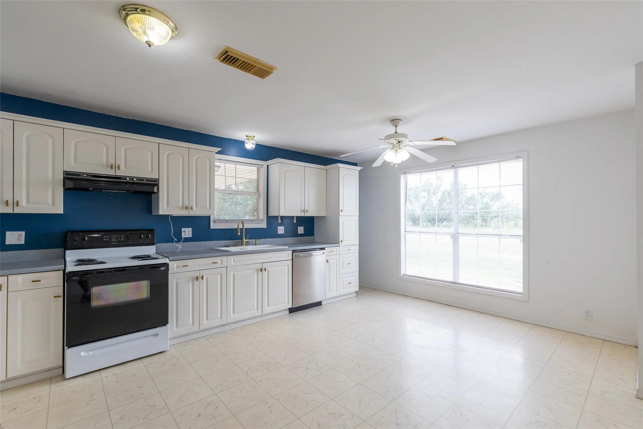 Single Family Residence For Sale in Taylor County , 1844 Fm 1750, Abilene, Texas 79602, 3 Bedroom, 2 Bathroom, 6 Garage spaces, 1,454 Sqft, built in 1999, mls#21308814, Real Estate Agent in Abilene, Homes For Sale in Taylor county, Homes For Sale in Abilene, Realtor in Abilene Texas, Real Estate Brokerage Independent Realty Texas, Luminita Cordes Realtor