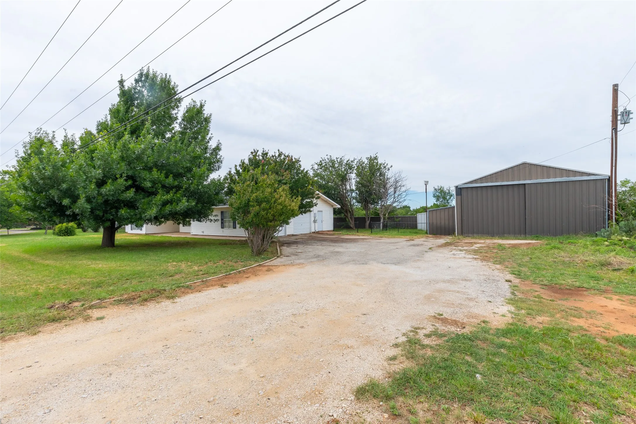 Single Family Residence For Sale in Taylor County , 1844 Fm 1750, Abilene, Texas 79602, 3 Bedroom, 2 Bathroom, 6 Garage spaces, 1,454 Sqft, built in 1999, mls#21308814, Real Estate Agent in Abilene, Homes For Sale in Taylor county, Homes For Sale in Abilene, Realtor in Abilene Texas, Real Estate Brokerage Independent Realty Texas, Luminita Cordes Realtor