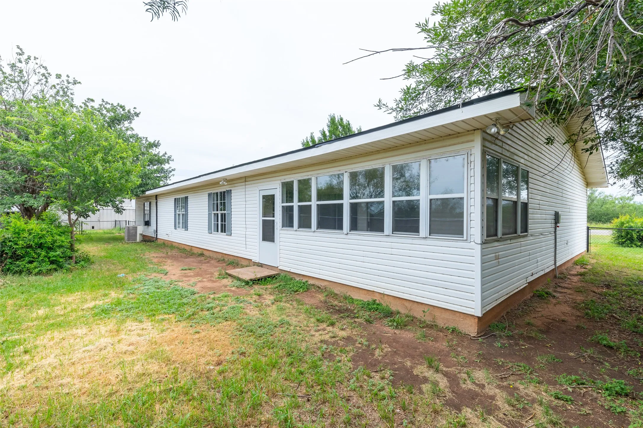 Single Family Residence For Sale in Taylor County , 1844 Fm 1750, Abilene, Texas 79602, 3 Bedroom, 2 Bathroom, 6 Garage spaces, 1,454 Sqft, built in 1999, mls#21308814, Real Estate Agent in Abilene, Homes For Sale in Taylor county, Homes For Sale in Abilene, Realtor in Abilene Texas, Real Estate Brokerage Independent Realty Texas, Luminita Cordes Realtor