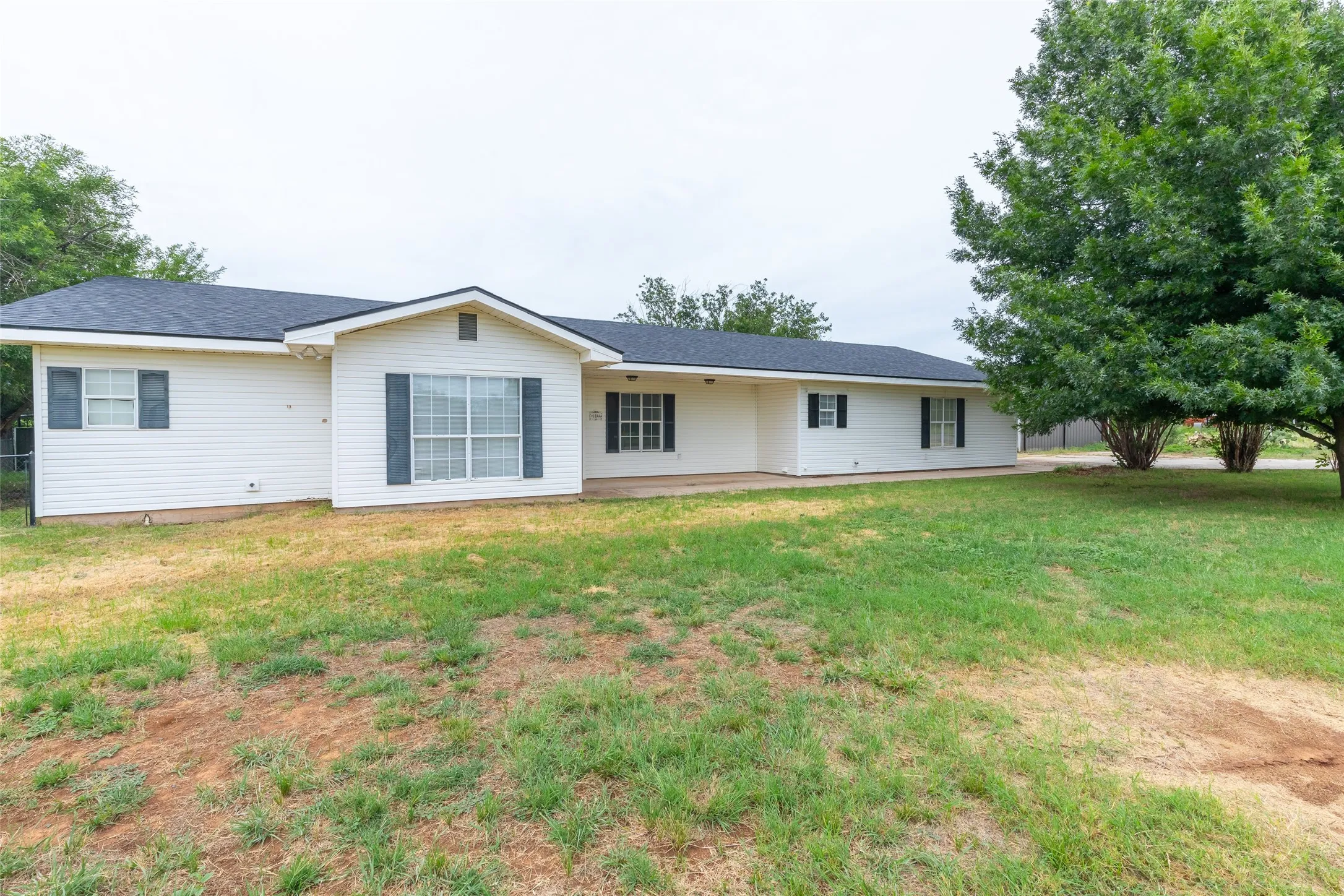 Single Family Residence For Sale in Taylor County , 1844 Fm 1750, Abilene, Texas 79602, 3 Bedroom, 2 Bathroom, 6 Garage spaces, 1,454 Sqft, built in 1999, mls#21308814, Real Estate Agent in Abilene, Homes For Sale in Taylor county, Homes For Sale in Abilene, Realtor in Abilene Texas, Real Estate Brokerage Independent Realty Texas, Luminita Cordes Realtor