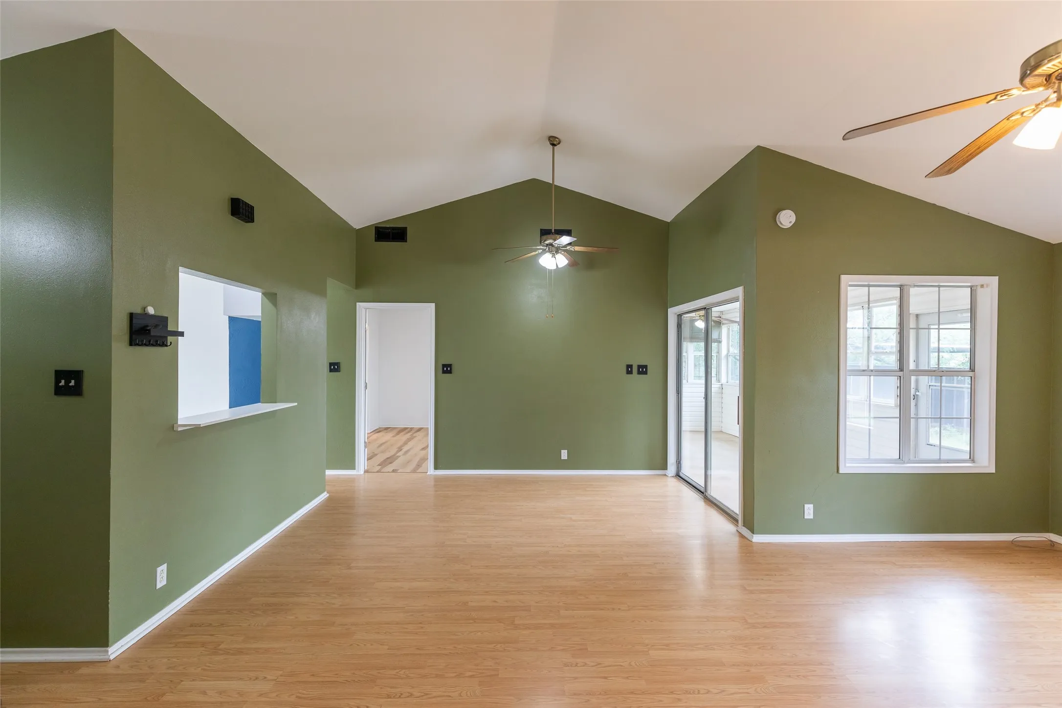 Single Family Residence For Sale in Taylor County , 1844 Fm 1750, Abilene, Texas 79602, 3 Bedroom, 2 Bathroom, 6 Garage spaces, 1,454 Sqft, built in 1999, mls#21308814, Real Estate Agent in Abilene, Homes For Sale in Taylor county, Homes For Sale in Abilene, Realtor in Abilene Texas, Real Estate Brokerage Independent Realty Texas, Luminita Cordes Realtor