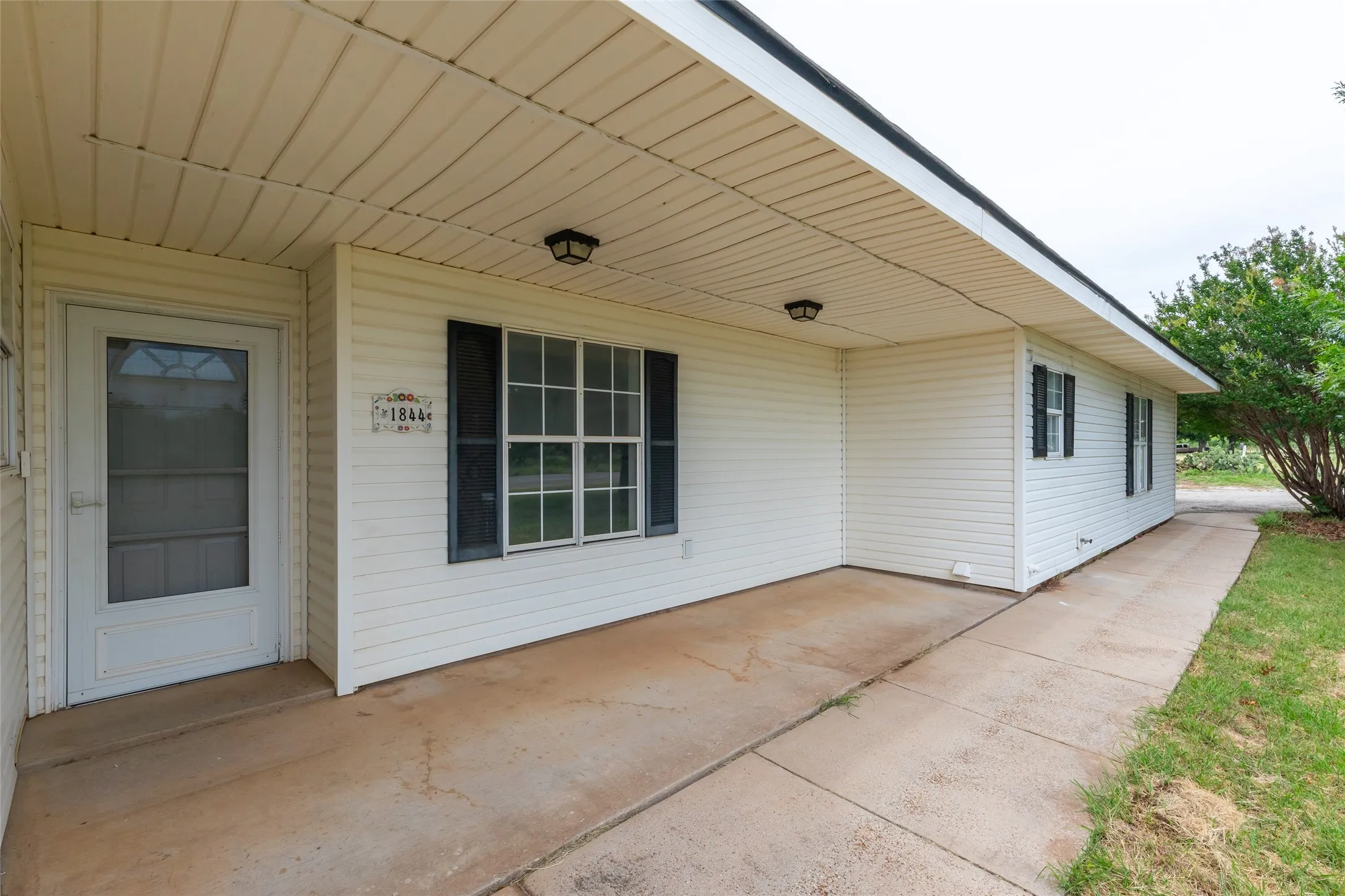 Single Family Residence For Sale in Taylor County , 1844 Fm 1750, Abilene, Texas 79602, 3 Bedroom, 2 Bathroom, 6 Garage spaces, 1,454 Sqft, built in 1999, mls#21308814, Real Estate Agent in Abilene, Homes For Sale in Taylor county, Homes For Sale in Abilene, Realtor in Abilene Texas, Real Estate Brokerage Independent Realty Texas, Luminita Cordes Realtor