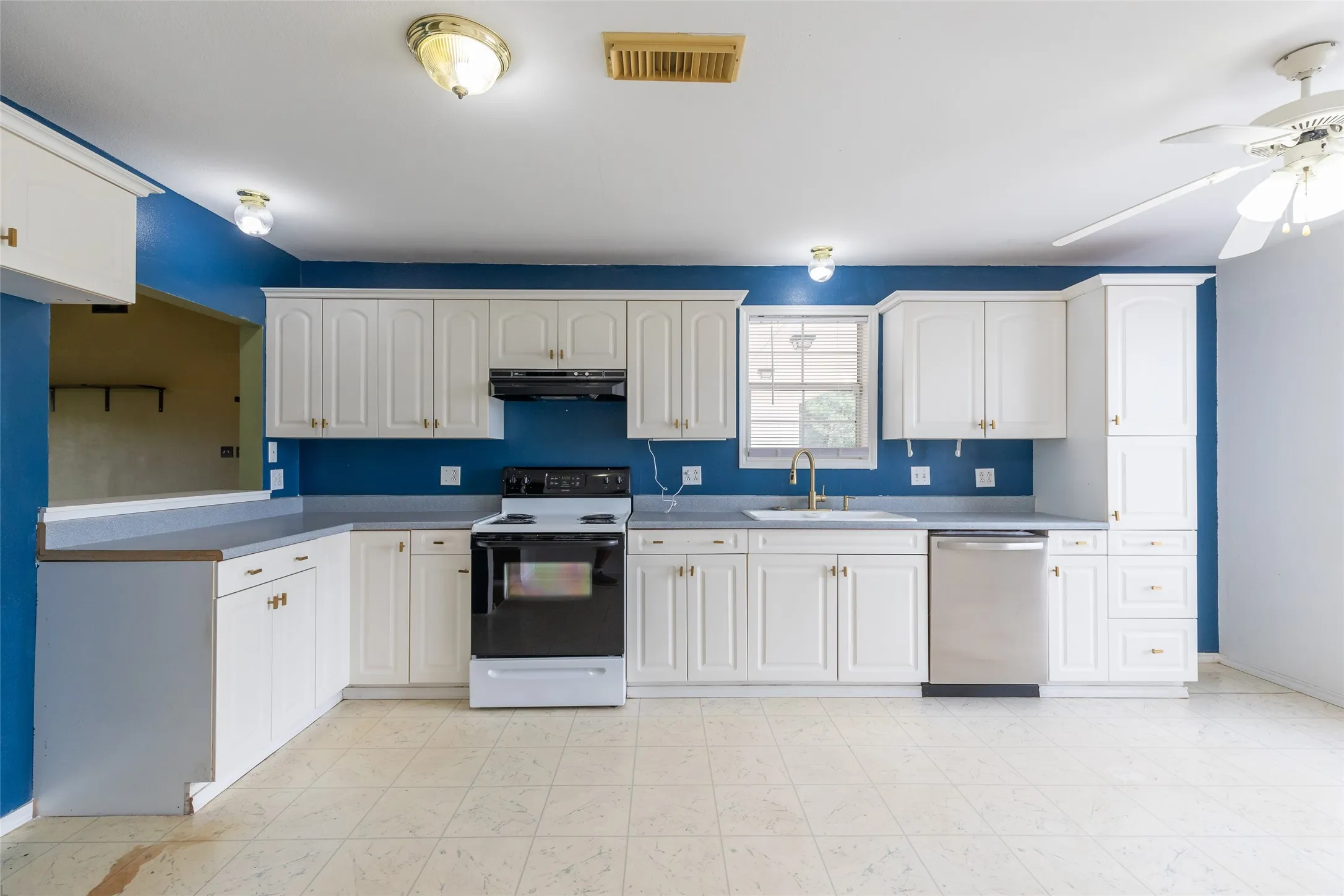 Single Family Residence For Sale in Taylor County , 1844 Fm 1750, Abilene, Texas 79602, 3 Bedroom, 2 Bathroom, 6 Garage spaces, 1,454 Sqft, built in 1999, mls#21308814, Real Estate Agent in Abilene, Homes For Sale in Taylor county, Homes For Sale in Abilene, Realtor in Abilene Texas, Real Estate Brokerage Independent Realty Texas, Luminita Cordes Realtor