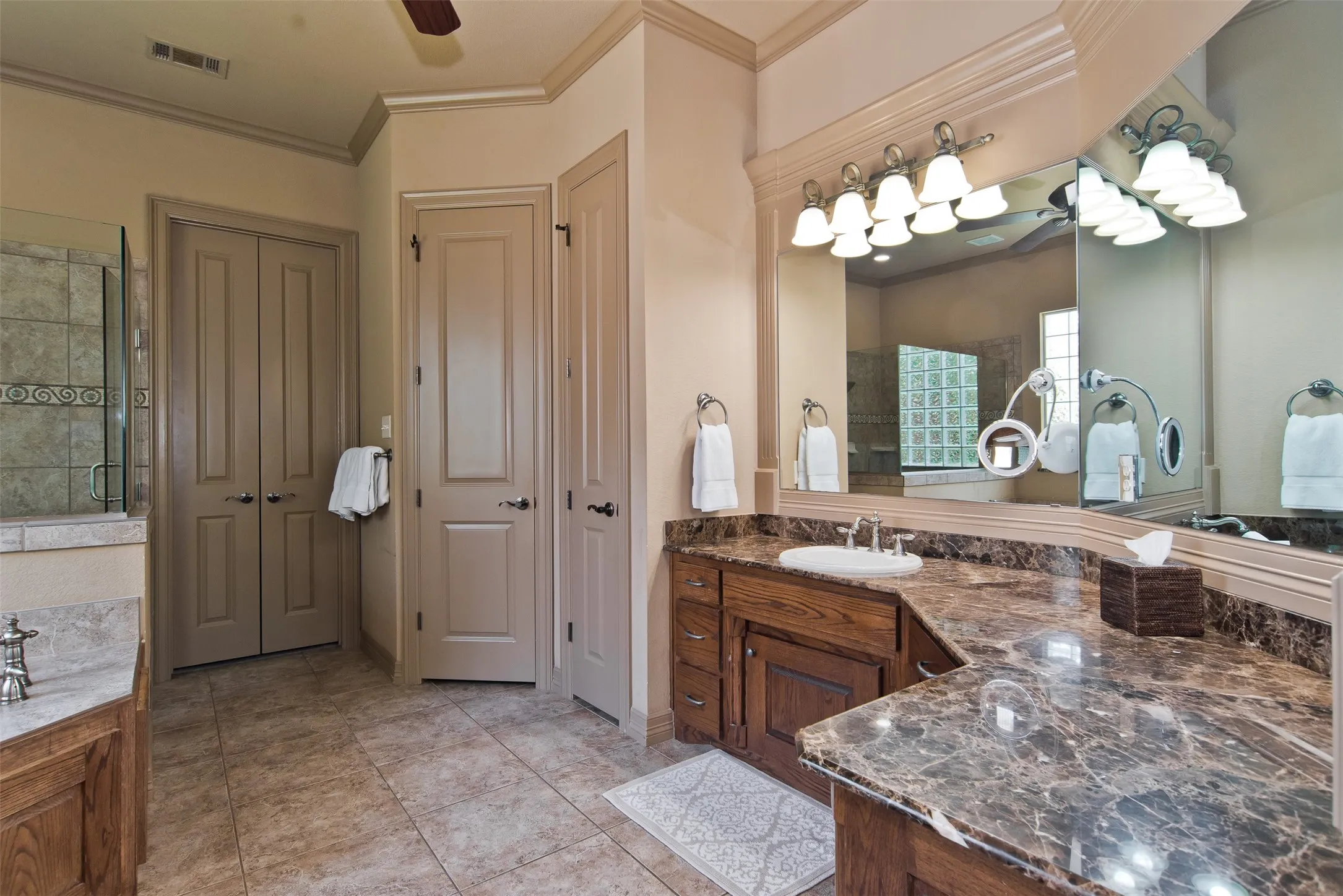 Single Family Residence For Sale in Tarrant County , 6208 Riverview Circle, Fort Worth, Texas 76112, 4 Bedroom, 3 Bathroom, 3 Garage spaces, 4,200 Sqft, built in 2005, mls#21309345, Real Estate Agent in Fort Worth, Homes For Sale in Tarrant county, Homes For Sale in Fort Worth, Realtor in Fort Worth Texas, Real Estate Brokerage Independent Realty Texas, Luminita Cordes Realtor