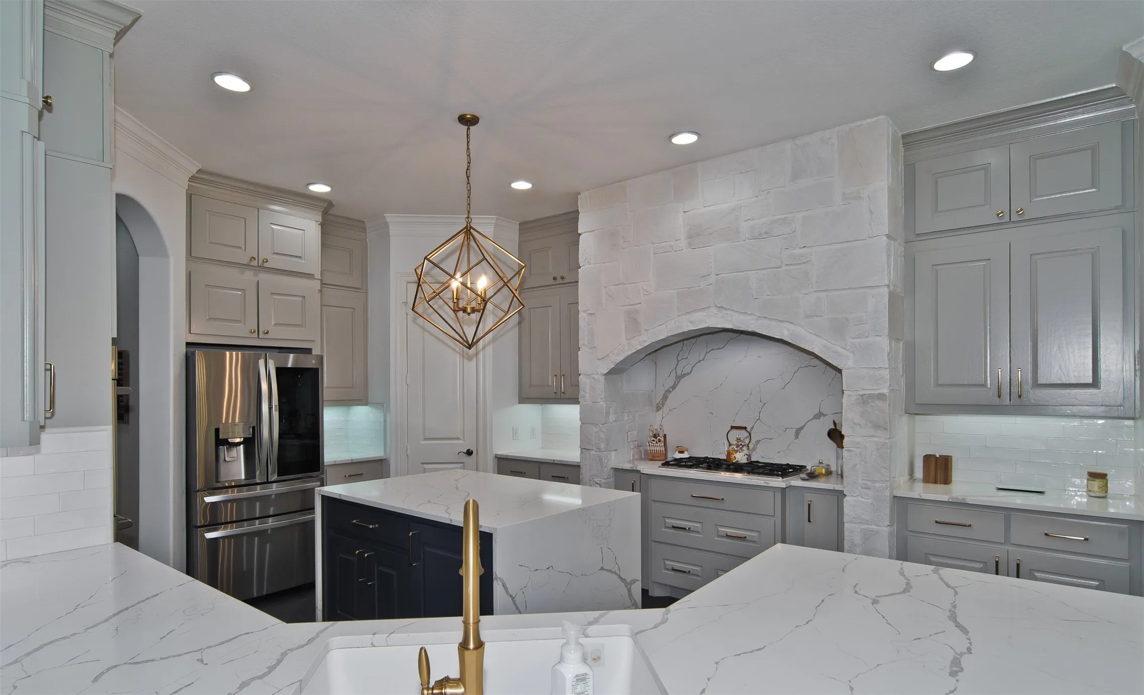 Single Family Residence For Sale in Tarrant County , 6208 Riverview Circle, Fort Worth, Texas 76112, 4 Bedroom, 3 Bathroom, 3 Garage spaces, 4,200 Sqft, built in 2005, mls#21309345, Real Estate Agent in Fort Worth, Homes For Sale in Tarrant county, Homes For Sale in Fort Worth, Realtor in Fort Worth Texas, Real Estate Brokerage Independent Realty Texas, Luminita Cordes Realtor