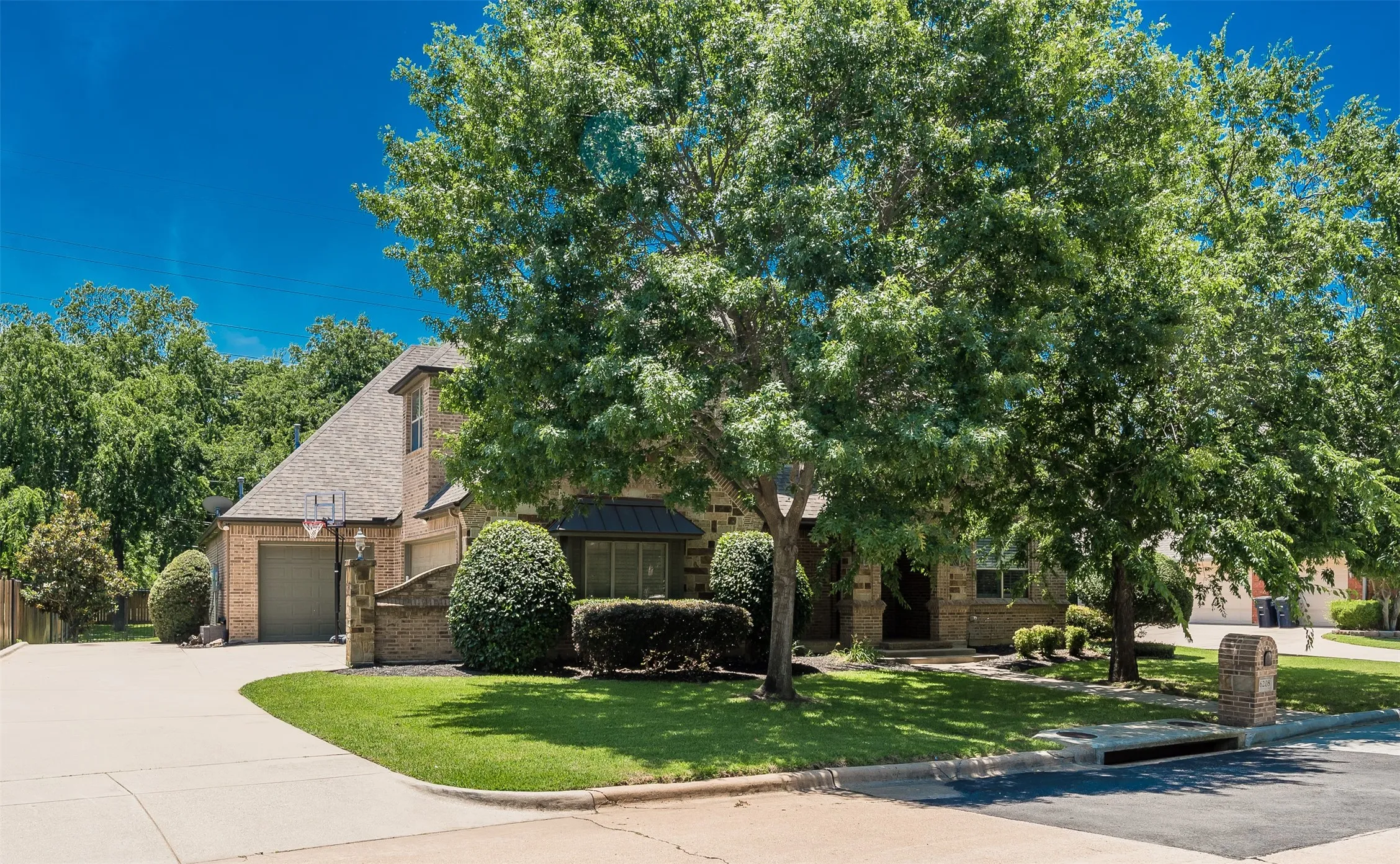 Single Family Residence For Sale in Tarrant County , 6208 Riverview Circle, Fort Worth, Texas 76112, 4 Bedroom, 3 Bathroom, 3 Garage spaces, 4,200 Sqft, built in 2005, mls#21309345, Real Estate Agent in Fort Worth, Homes For Sale in Tarrant county, Homes For Sale in Fort Worth, Realtor in Fort Worth Texas, Real Estate Brokerage Independent Realty Texas, Luminita Cordes Realtor