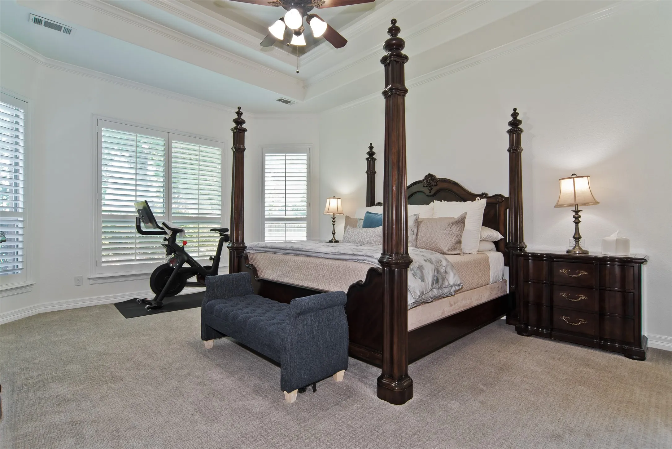 Single Family Residence For Sale in Tarrant County , 6208 Riverview Circle, Fort Worth, Texas 76112, 4 Bedroom, 3 Bathroom, 3 Garage spaces, 4,200 Sqft, built in 2005, mls#21309345, Real Estate Agent in Fort Worth, Homes For Sale in Tarrant county, Homes For Sale in Fort Worth, Realtor in Fort Worth Texas, Real Estate Brokerage Independent Realty Texas, Luminita Cordes Realtor