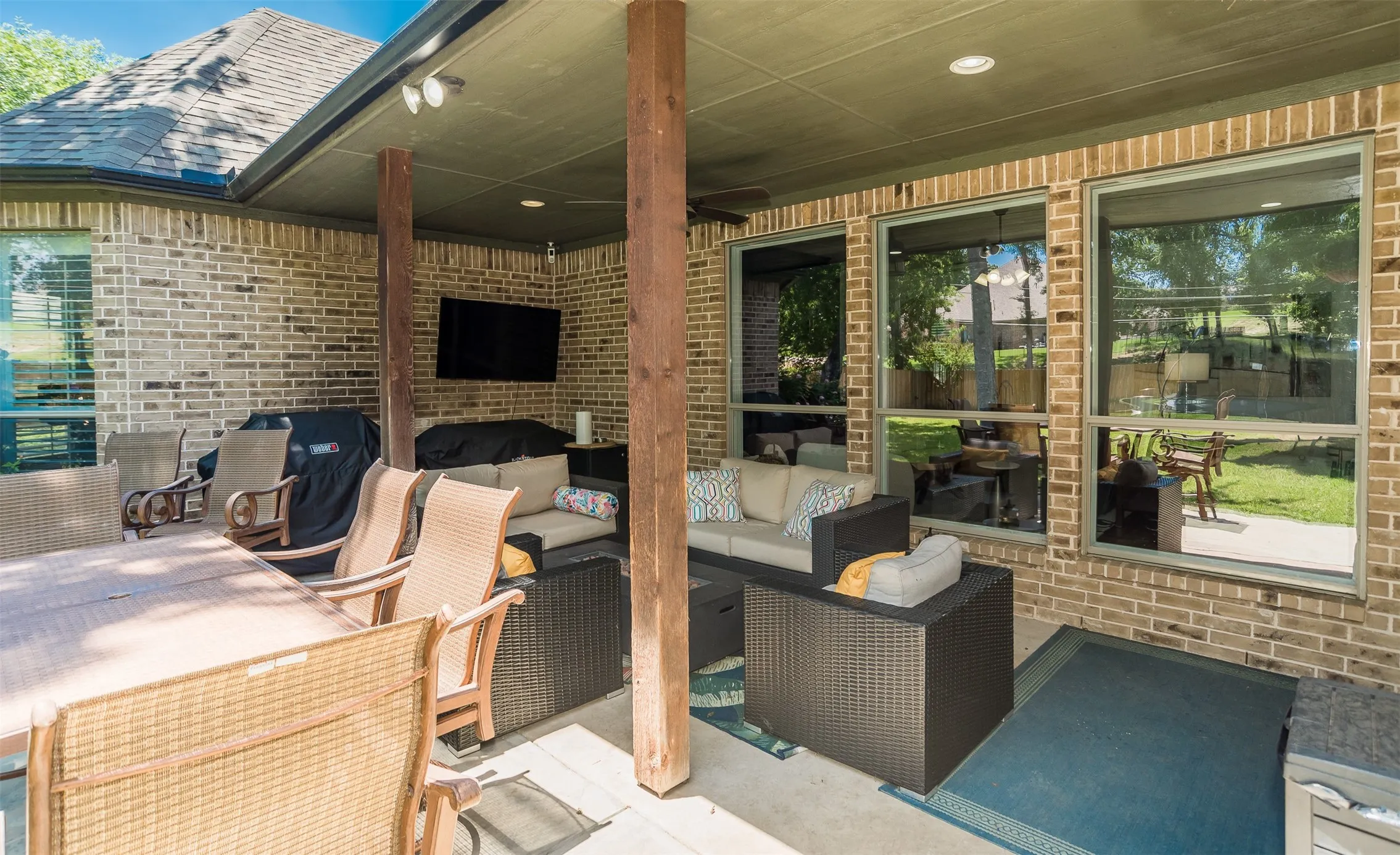 Single Family Residence For Sale in Tarrant County , 6208 Riverview Circle, Fort Worth, Texas 76112, 4 Bedroom, 3 Bathroom, 3 Garage spaces, 4,200 Sqft, built in 2005, mls#21309345, Real Estate Agent in Fort Worth, Homes For Sale in Tarrant county, Homes For Sale in Fort Worth, Realtor in Fort Worth Texas, Real Estate Brokerage Independent Realty Texas, Luminita Cordes Realtor