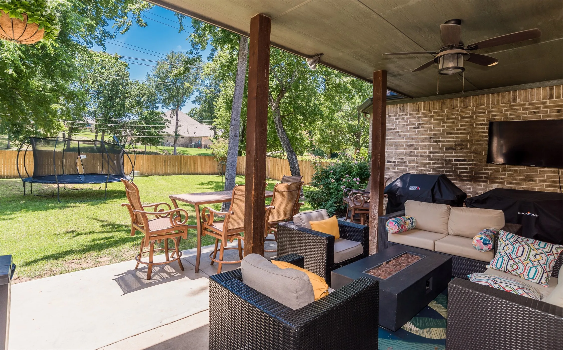 Single Family Residence For Sale in Tarrant County , 6208 Riverview Circle, Fort Worth, Texas 76112, 4 Bedroom, 3 Bathroom, 3 Garage spaces, 4,200 Sqft, built in 2005, mls#21309345, Real Estate Agent in Fort Worth, Homes For Sale in Tarrant county, Homes For Sale in Fort Worth, Realtor in Fort Worth Texas, Real Estate Brokerage Independent Realty Texas, Luminita Cordes Realtor