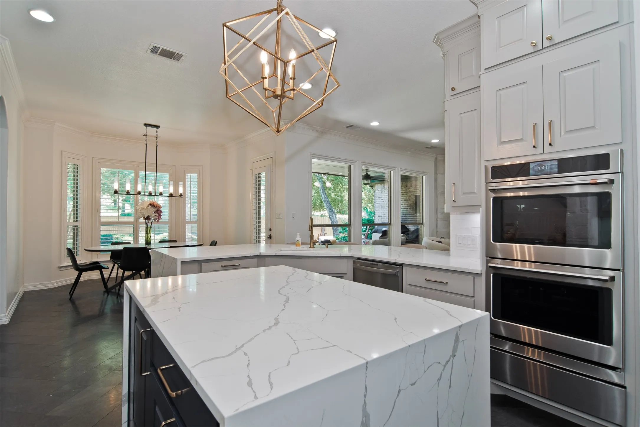 Single Family Residence For Sale in Tarrant County , 6208 Riverview Circle, Fort Worth, Texas 76112, 4 Bedroom, 3 Bathroom, 3 Garage spaces, 4,200 Sqft, built in 2005, mls#21309345, Real Estate Agent in Fort Worth, Homes For Sale in Tarrant county, Homes For Sale in Fort Worth, Realtor in Fort Worth Texas, Real Estate Brokerage Independent Realty Texas, Luminita Cordes Realtor