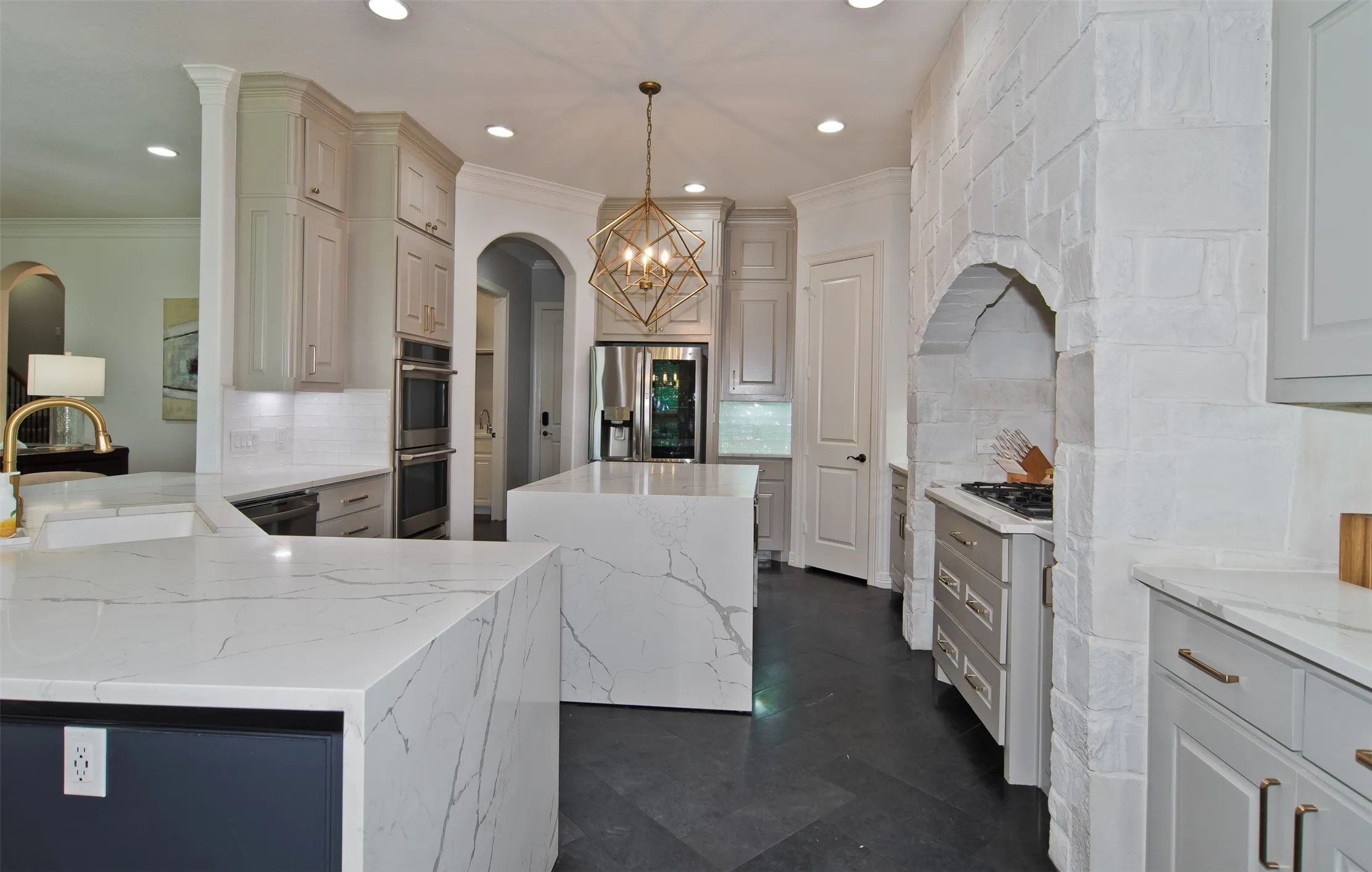 Single Family Residence For Sale in Tarrant County , 6208 Riverview Circle, Fort Worth, Texas 76112, 4 Bedroom, 3 Bathroom, 3 Garage spaces, 4,200 Sqft, built in 2005, mls#21309345, Real Estate Agent in Fort Worth, Homes For Sale in Tarrant county, Homes For Sale in Fort Worth, Realtor in Fort Worth Texas, Real Estate Brokerage Independent Realty Texas, Luminita Cordes Realtor