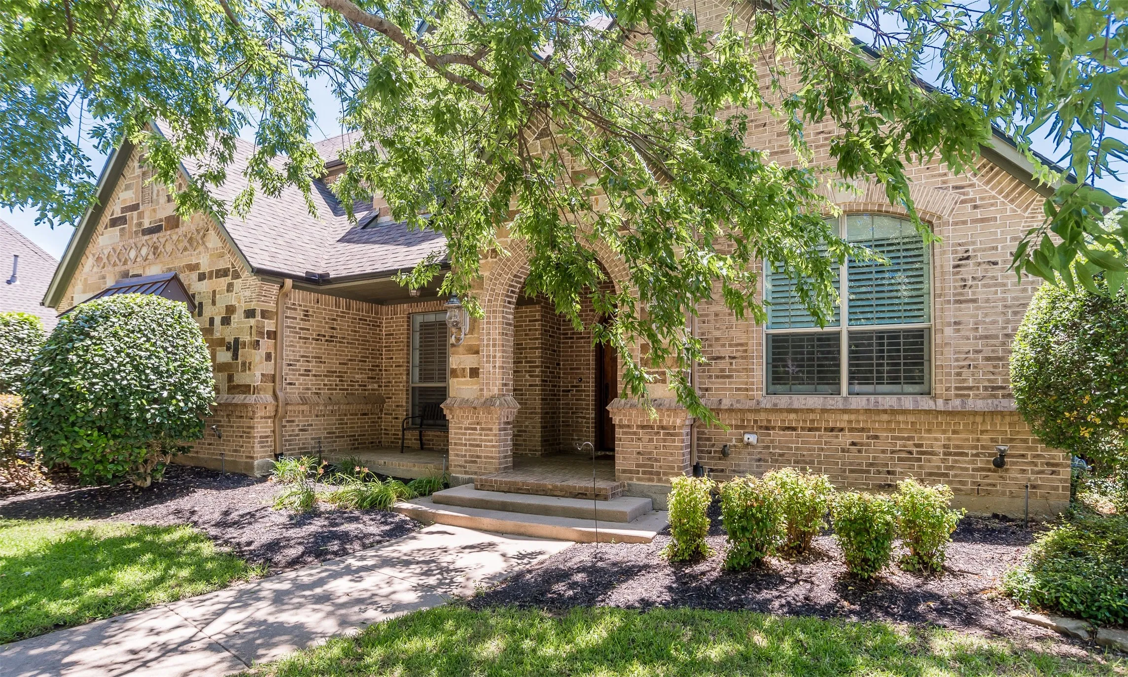 Single Family Residence For Sale in Tarrant County , 6208 Riverview Circle, Fort Worth, Texas 76112, 4 Bedroom, 3 Bathroom, 3 Garage spaces, 4,200 Sqft, built in 2005, mls#21309345, Real Estate Agent in Fort Worth, Homes For Sale in Tarrant county, Homes For Sale in Fort Worth, Realtor in Fort Worth Texas, Real Estate Brokerage Independent Realty Texas, Luminita Cordes Realtor