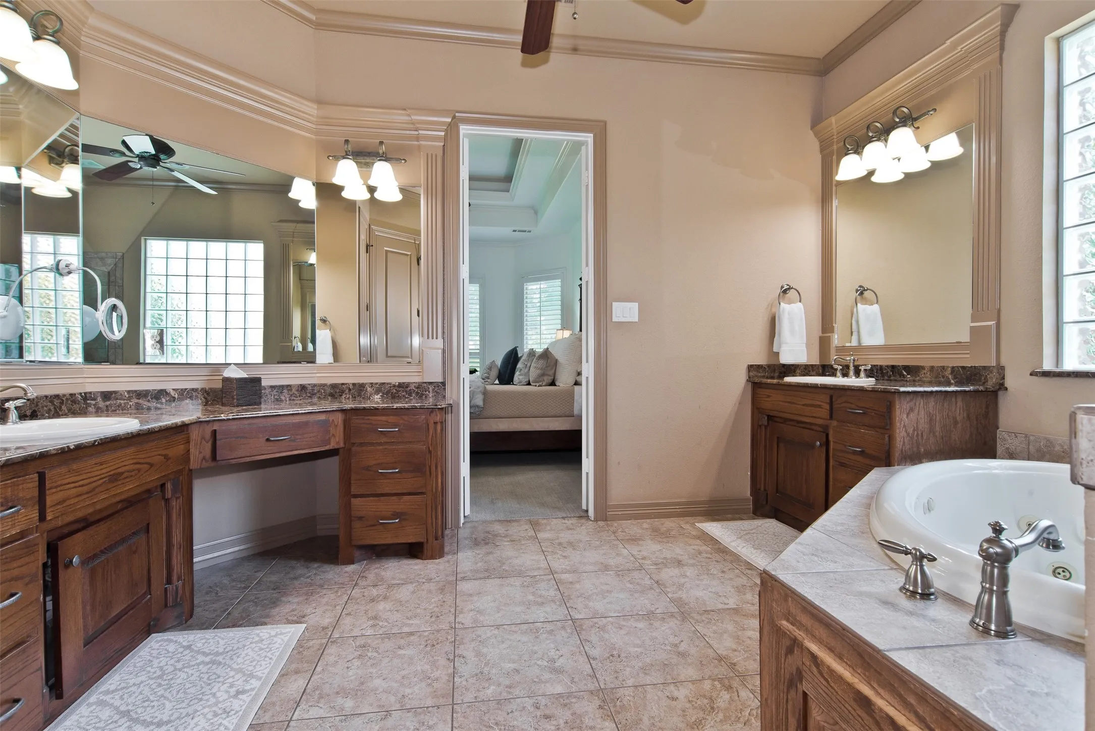 Single Family Residence For Sale in Tarrant County , 6208 Riverview Circle, Fort Worth, Texas 76112, 4 Bedroom, 3 Bathroom, 3 Garage spaces, 4,200 Sqft, built in 2005, mls#21309345, Real Estate Agent in Fort Worth, Homes For Sale in Tarrant county, Homes For Sale in Fort Worth, Realtor in Fort Worth Texas, Real Estate Brokerage Independent Realty Texas, Luminita Cordes Realtor