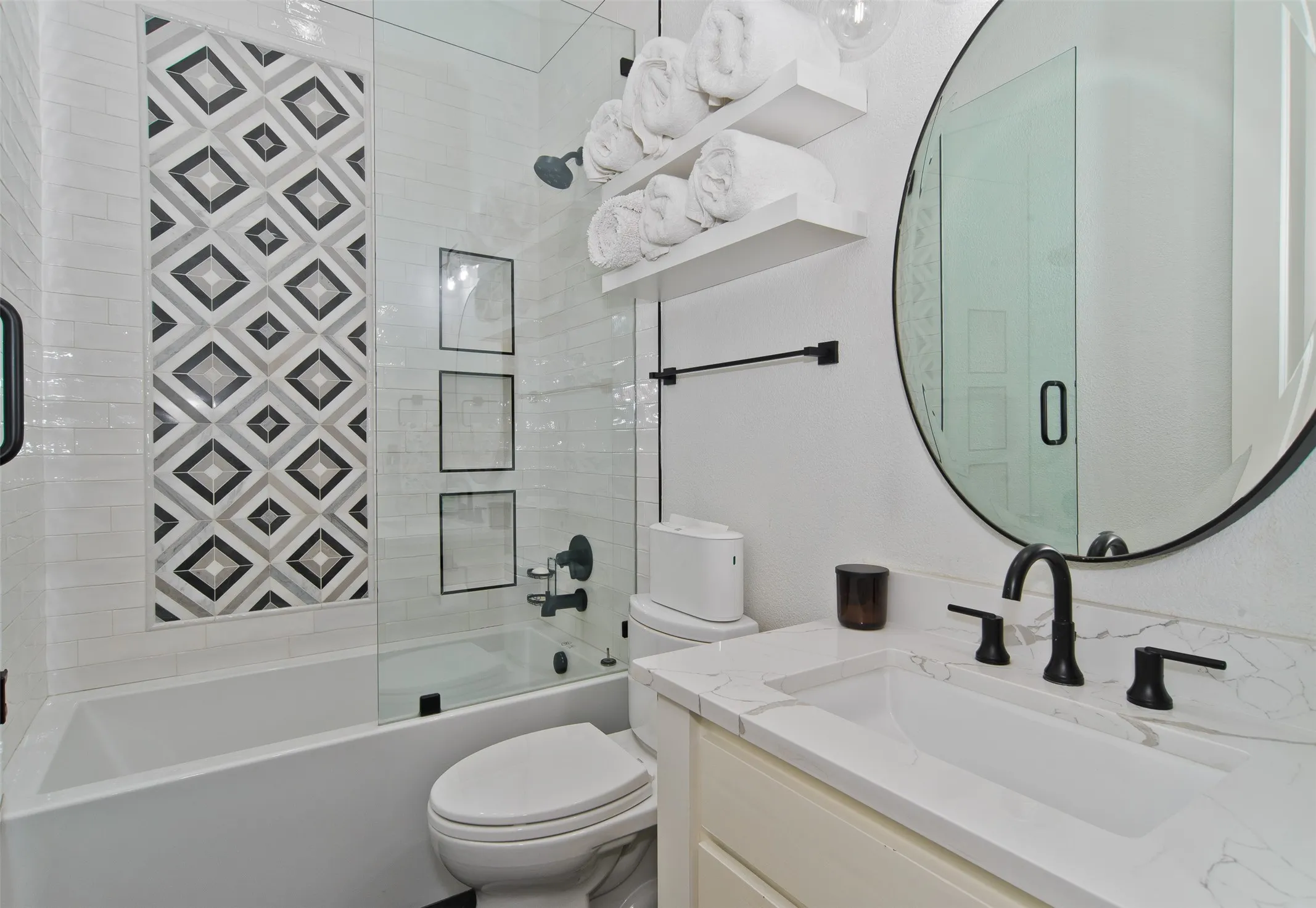 Single Family Residence For Sale in Tarrant County , 6208 Riverview Circle, Fort Worth, Texas 76112, 4 Bedroom, 3 Bathroom, 3 Garage spaces, 4,200 Sqft, built in 2005, mls#21309345, Real Estate Agent in Fort Worth, Homes For Sale in Tarrant county, Homes For Sale in Fort Worth, Realtor in Fort Worth Texas, Real Estate Brokerage Independent Realty Texas, Luminita Cordes Realtor