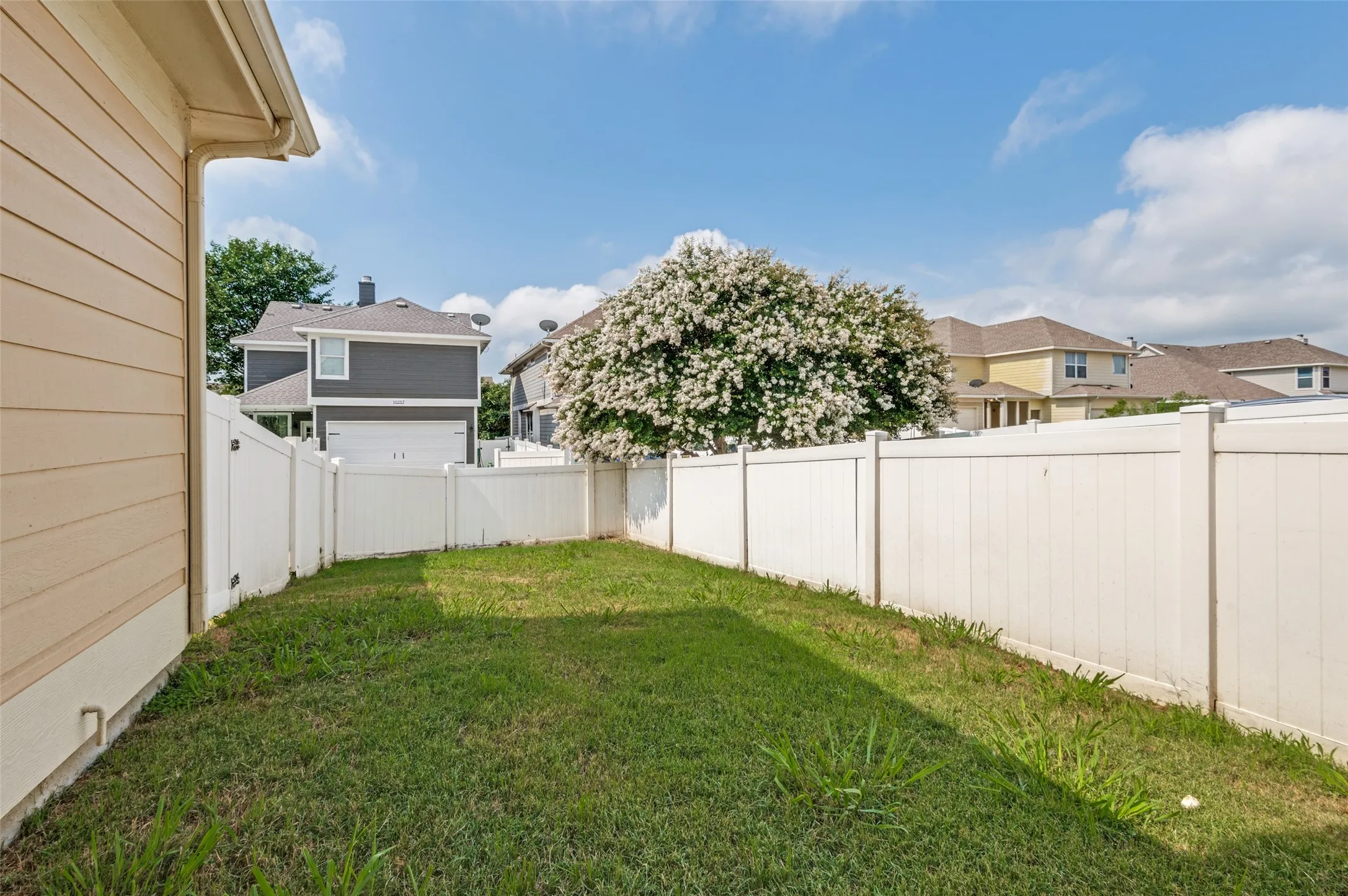 Single Family Residence For Sale in Denton County , 10256 Franklin Drive, Providence Village, Texas 76227, 3 Bedrooms, 3 Bathrooms, 2 Garage spaces, 2,067 Sqft, built in 2004, Price $294,500, mls#21307335, Real Estate Agent in Providence Village, Homes For Sale in Denton county, Homes For Sale in Providence Village, Realtor in Providence Village Texas, Real Estate Brokerage Independent Realty Texas, Luminita Cordes Realtor
