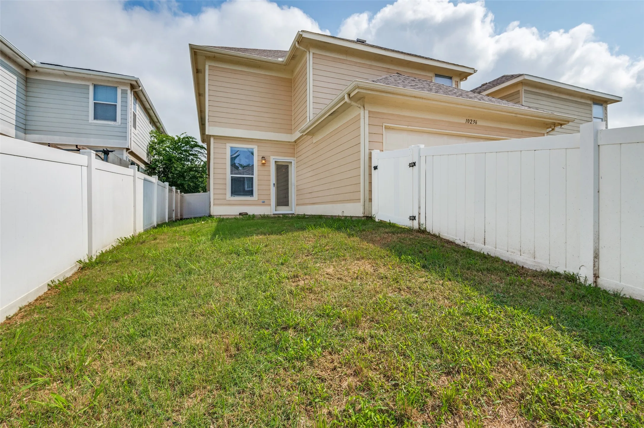 Single Family Residence For Sale in Denton County , 10256 Franklin Drive, Providence Village, Texas 76227, 3 Bedrooms, 3 Bathrooms, 2 Garage spaces, 2,067 Sqft, built in 2004, Price $294,500, mls#21307335, Real Estate Agent in Providence Village, Homes For Sale in Denton county, Homes For Sale in Providence Village, Realtor in Providence Village Texas, Real Estate Brokerage Independent Realty Texas, Luminita Cordes Realtor