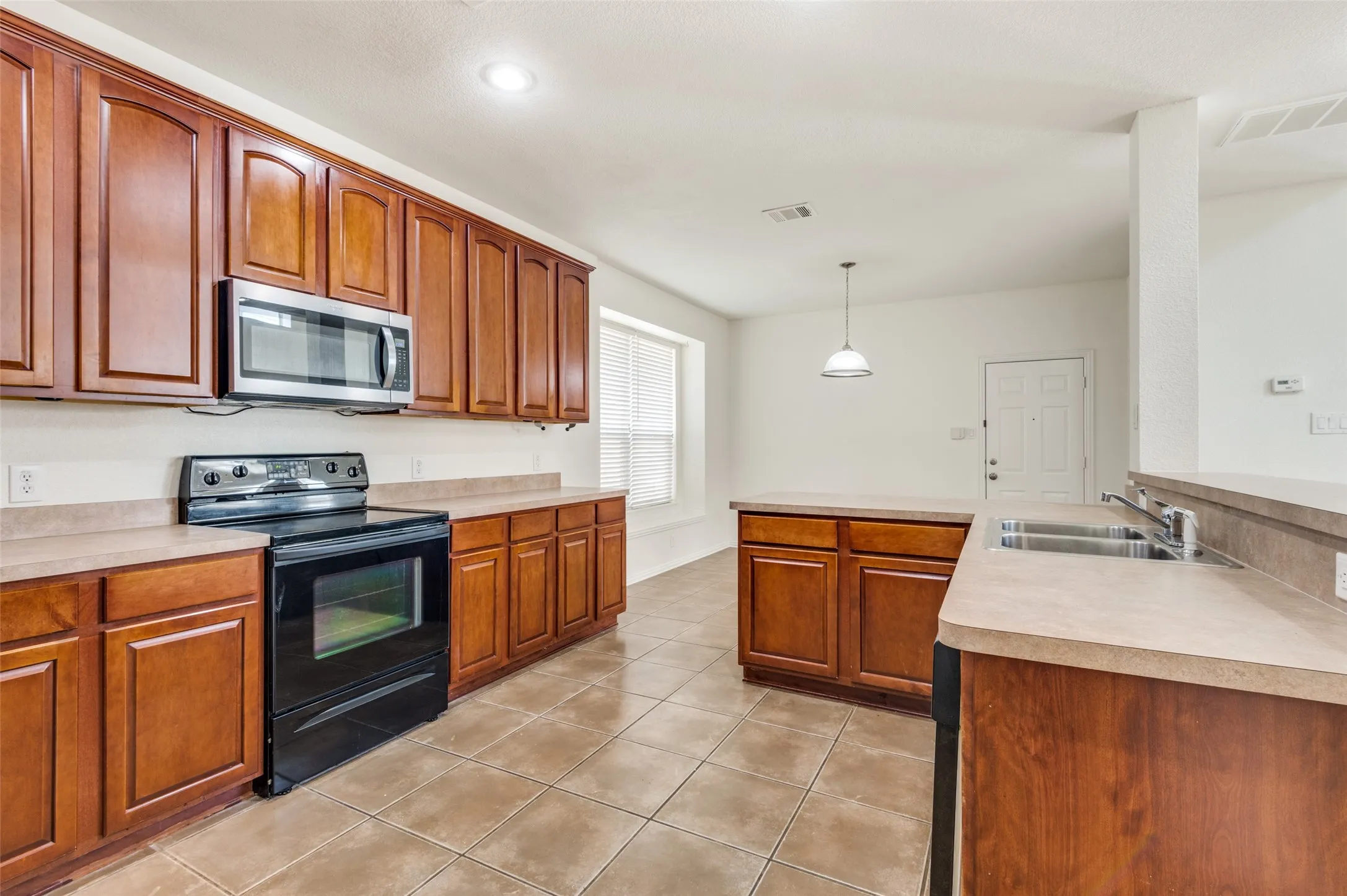 Single Family Residence For Sale in Denton County , 10256 Franklin Drive, Providence Village, Texas 76227, 3 Bedrooms, 3 Bathrooms, 2 Garage spaces, 2,067 Sqft, built in 2004, Price $294,500, mls#21307335, Real Estate Agent in Providence Village, Homes For Sale in Denton county, Homes For Sale in Providence Village, Realtor in Providence Village Texas, Real Estate Brokerage Independent Realty Texas, Luminita Cordes Realtor